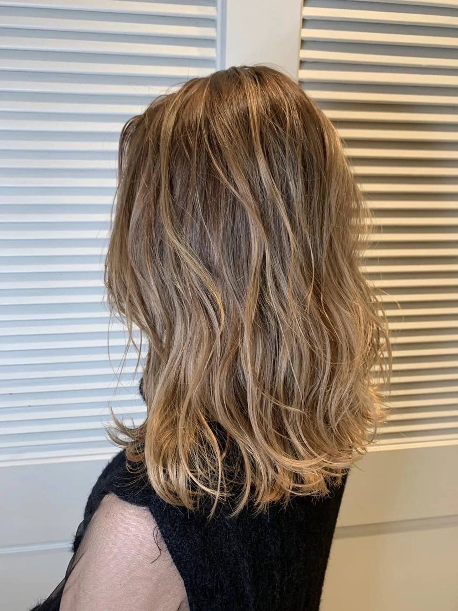 ミディアム ハイライト ヘアカラー トリートメント 渋谷ハイトーン/ デザインカラー阿部のヘアスタイル