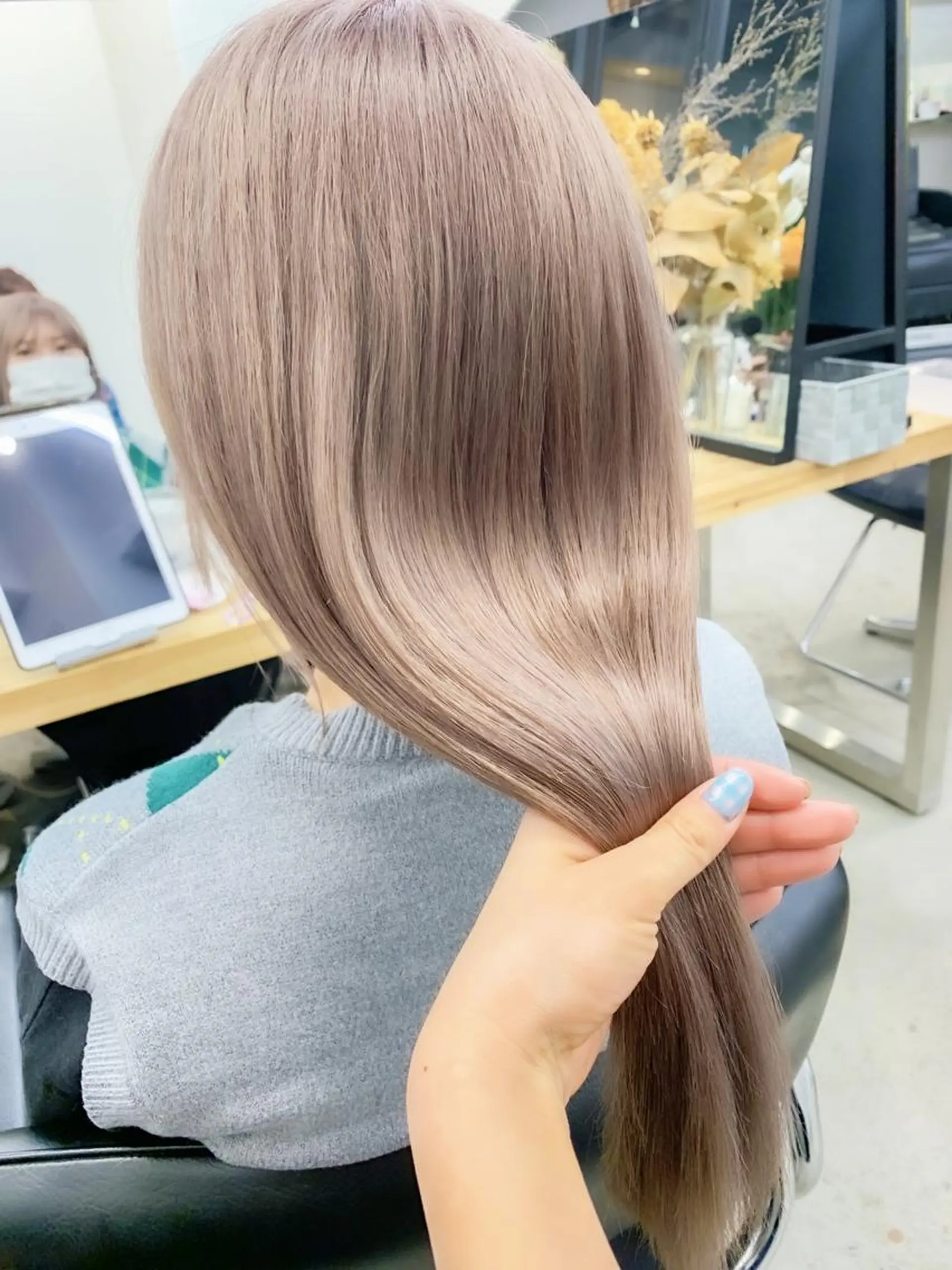 セミロング カラー ブリーチ 透明感カラー ヘアカラー トリートメント 渋谷ケアブリーチ Suuのヘアスタイル