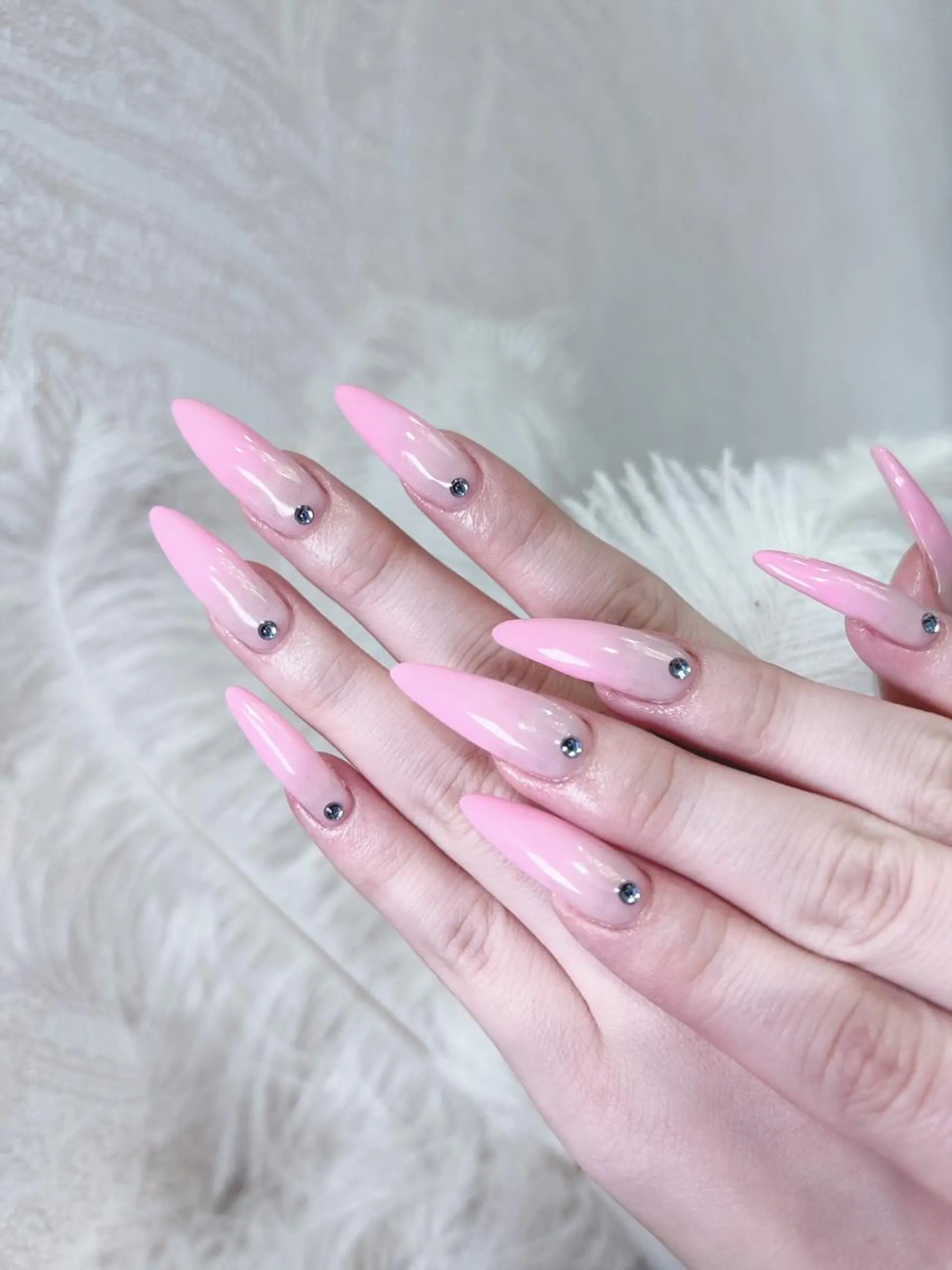 ネイル グラデーション Ubuntu🎀 ネイルサロン✨のネイルデザイン