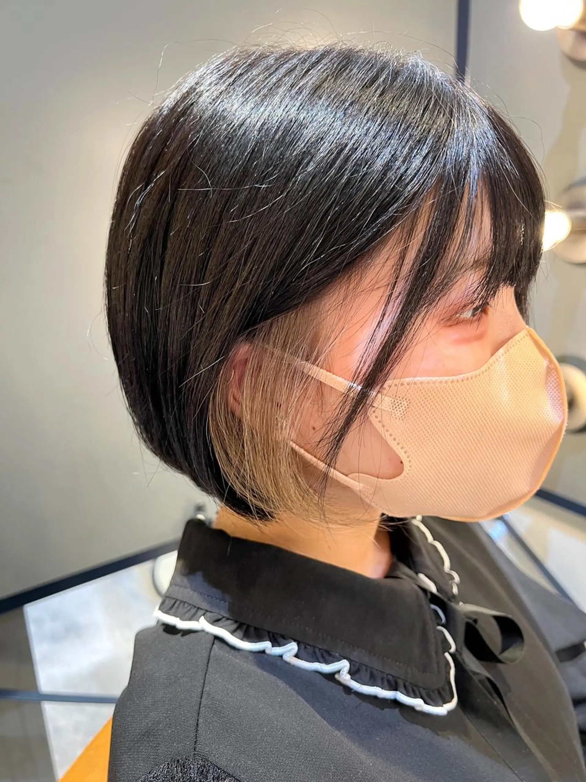 ショート カラー ベージュカラー ブリーチ ミルクティーベージュ ノイシキ サキのヘアスタイル