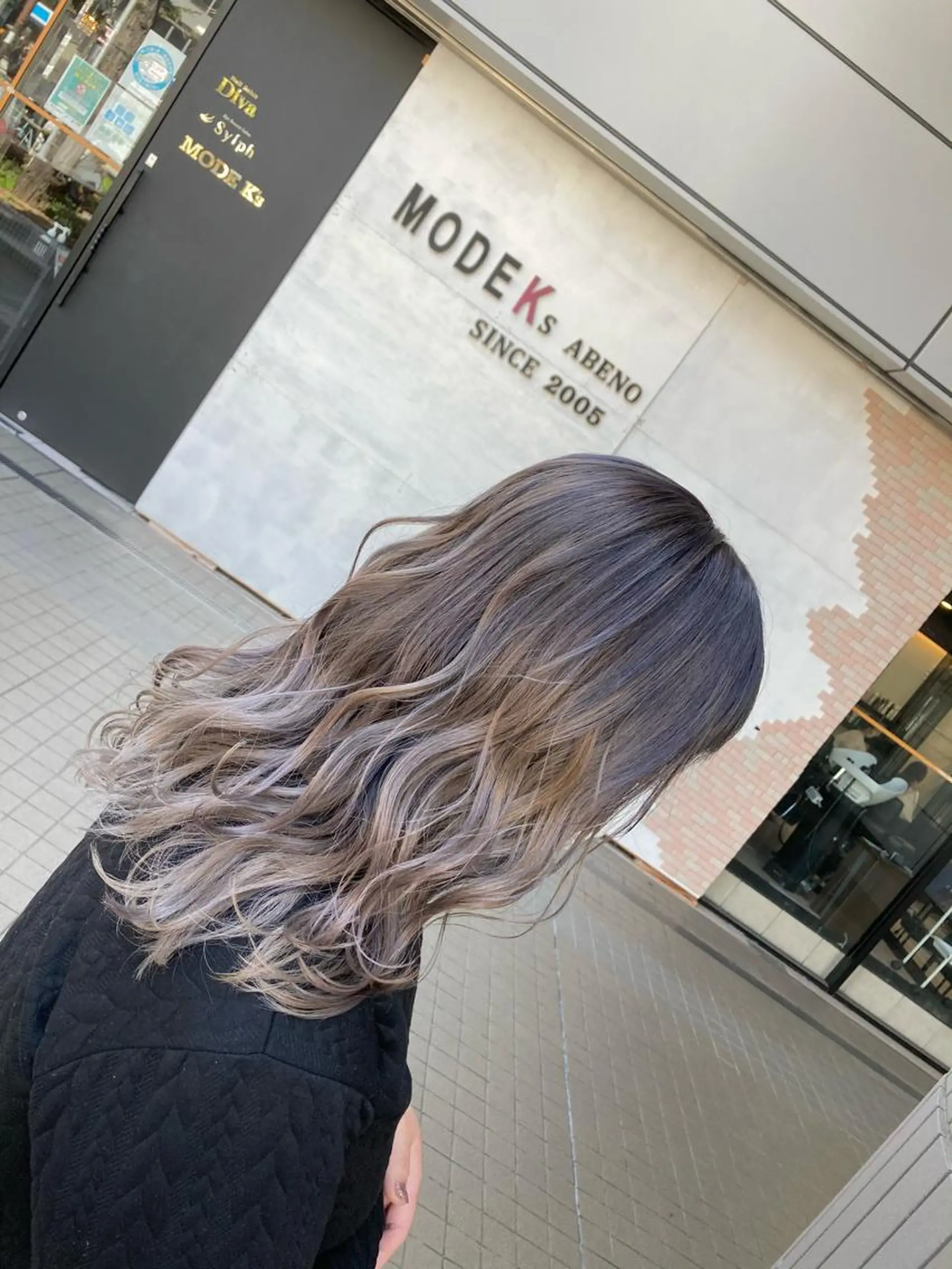 ミディアム カラー バレイヤージュ ラベンダーカラー レイヤーカット カット トリートメント SHAFT Ieiriのヘアスタイル