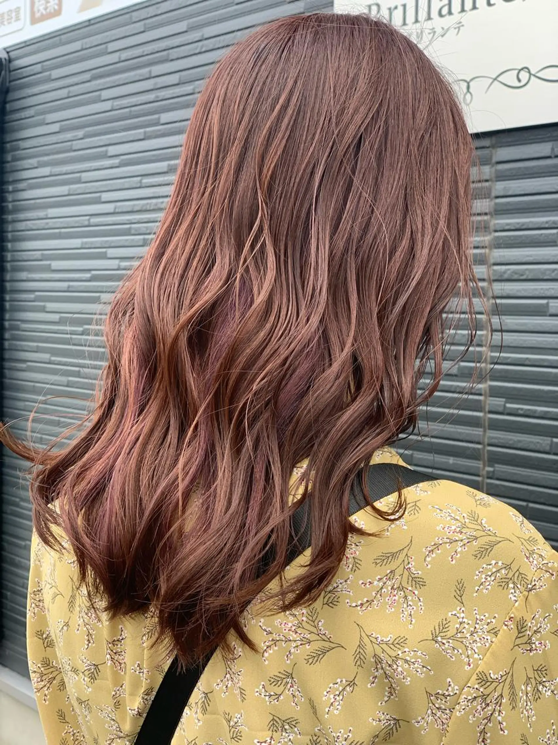 カラー 大友 麻衣のヘアスタイル