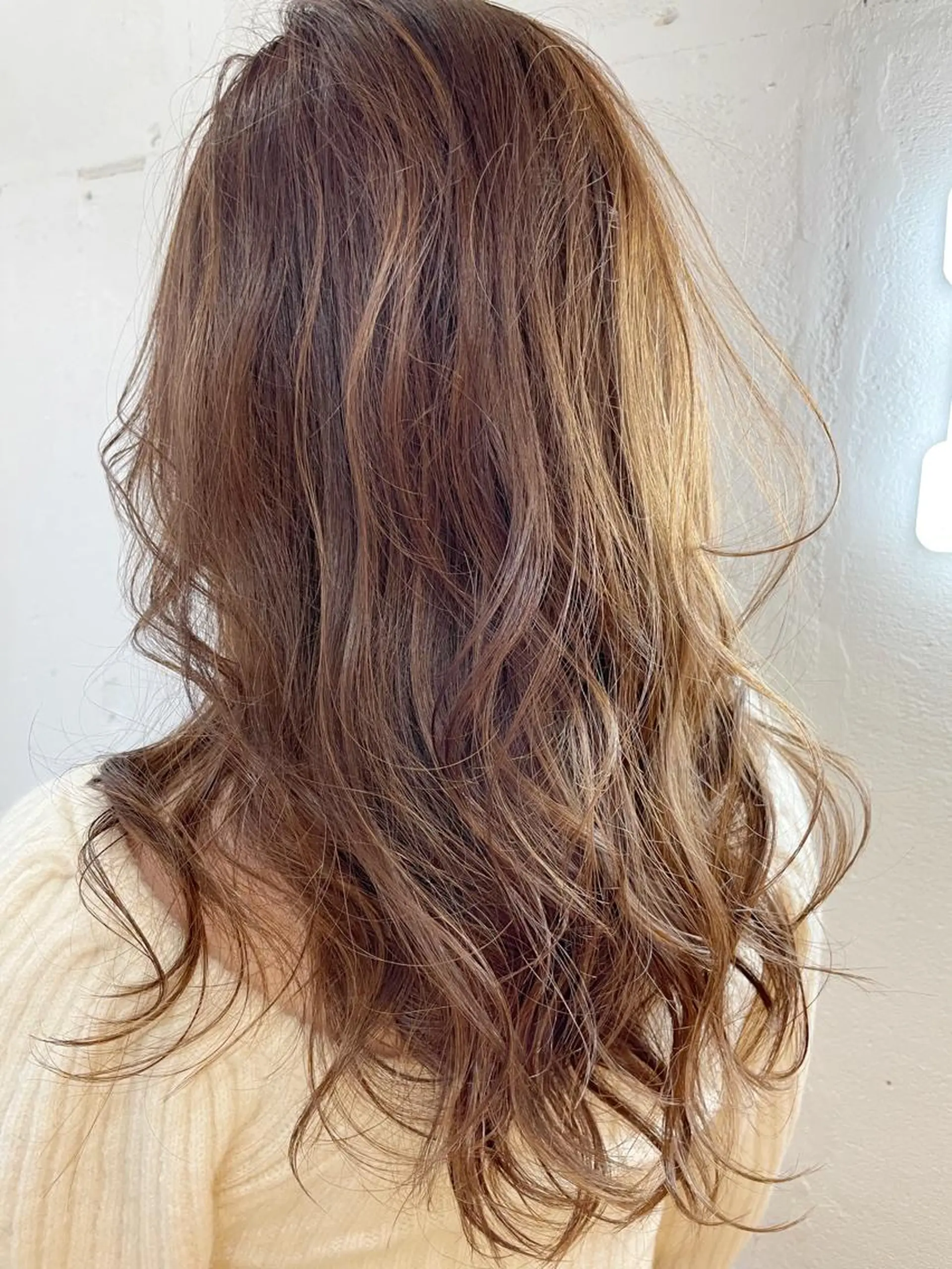 セミロング イエローカラー 南都 良太のヘアスタイル