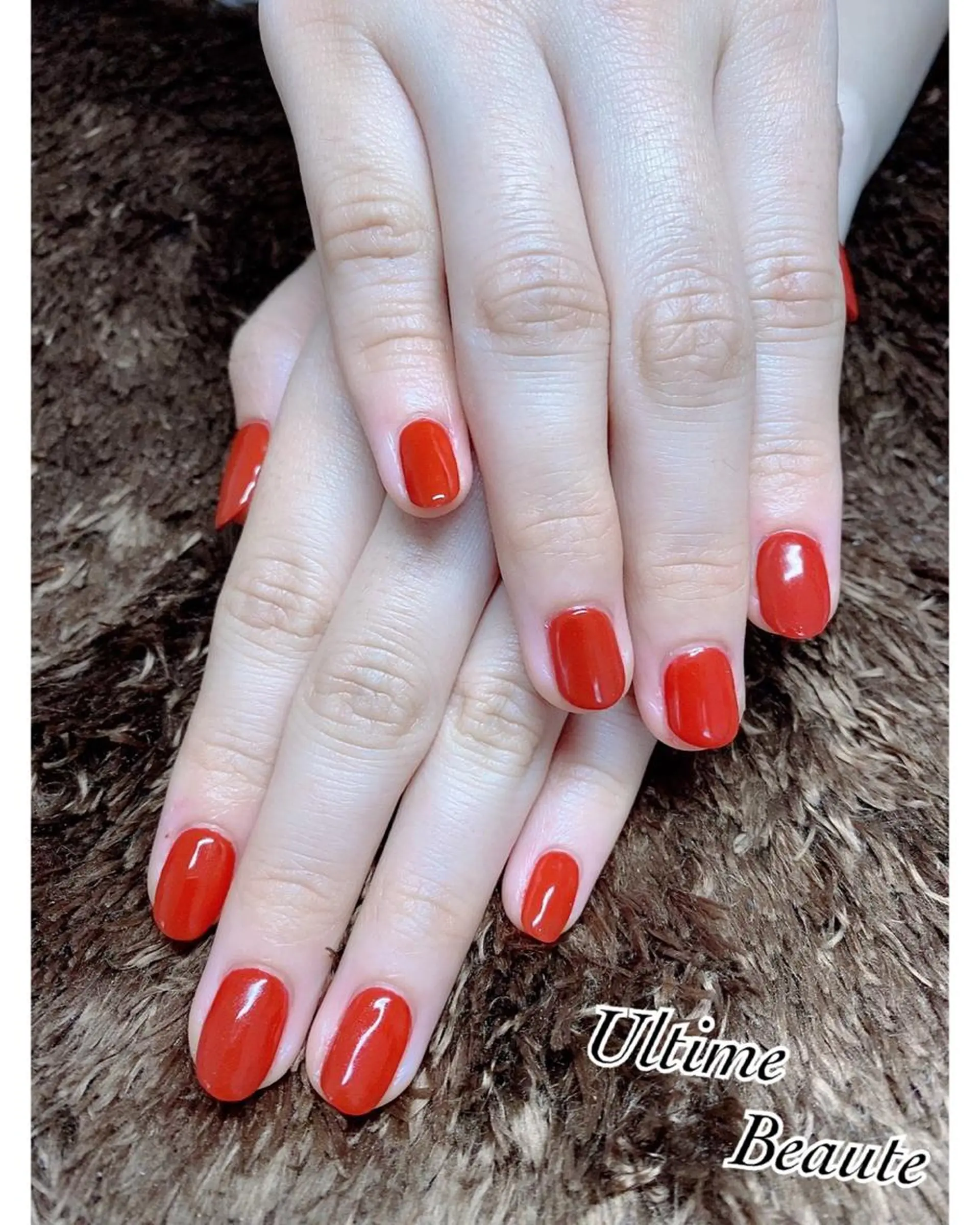 ネイル ワンカラーネイル 赤色 ハンドネイル 石塚 亜矢加のネイルデザイン