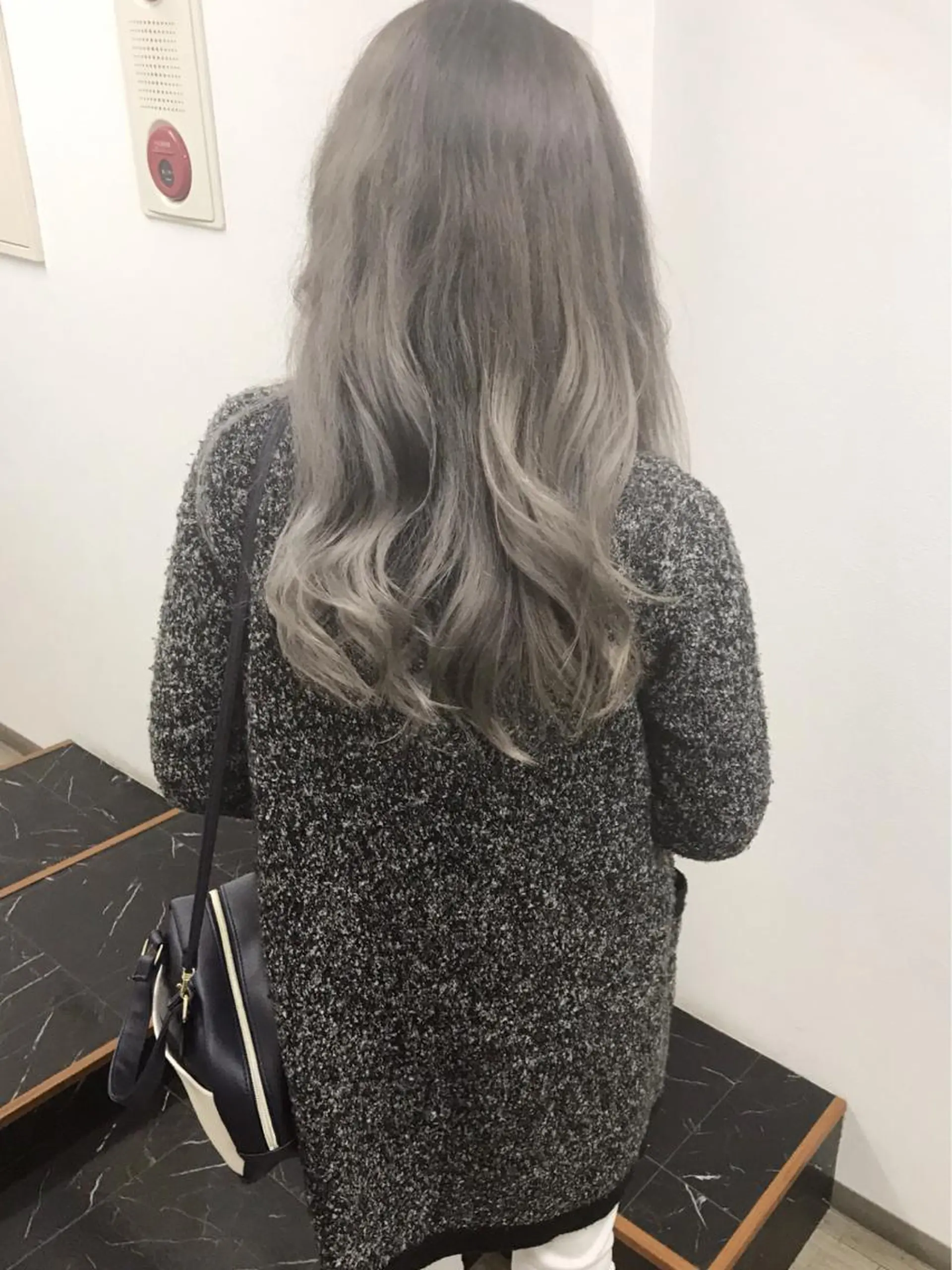 ロング カラー グラデーションカラー ヤナ マネージャーのヘアスタイル