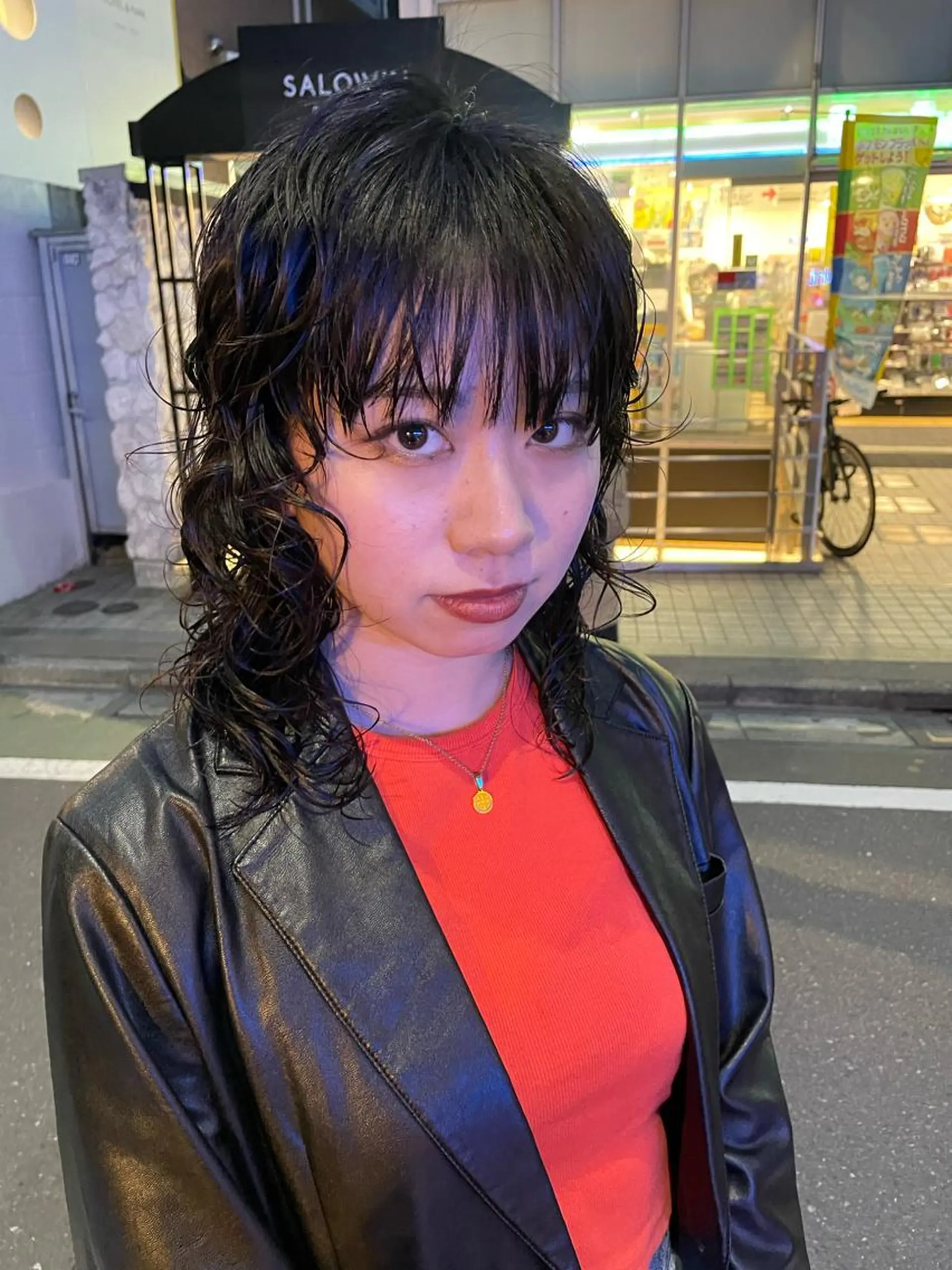 セミロング パーマ ツイストスパイラルパーマ セミロングパーマ ボブ ハイライト 髪質改善 カット パーマ トリートメント スパイラルパーマ 🌐hina⭐️のヘアスタイル