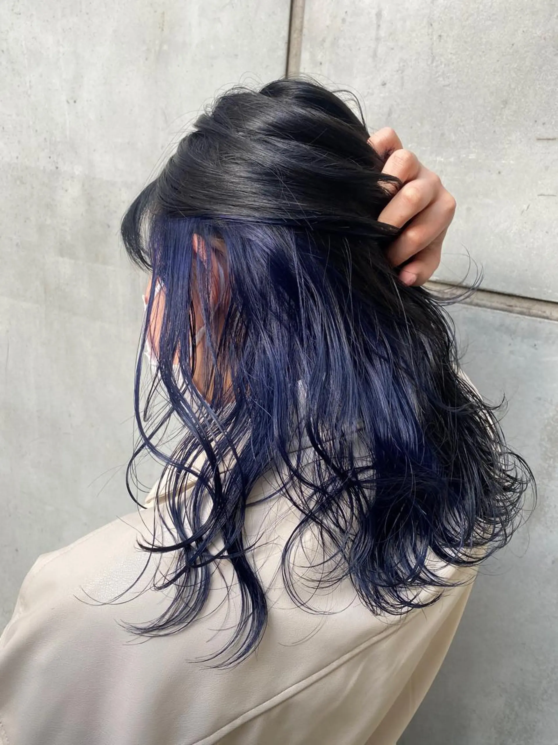 セミロング カラー 黒髪 ブルーカラー ブルーブラック ネイビーカラー 髪質改善 ヘアカラー トリートメント ハイトーン/パーソナ ルカラー診断・ユキノのヘアスタイル