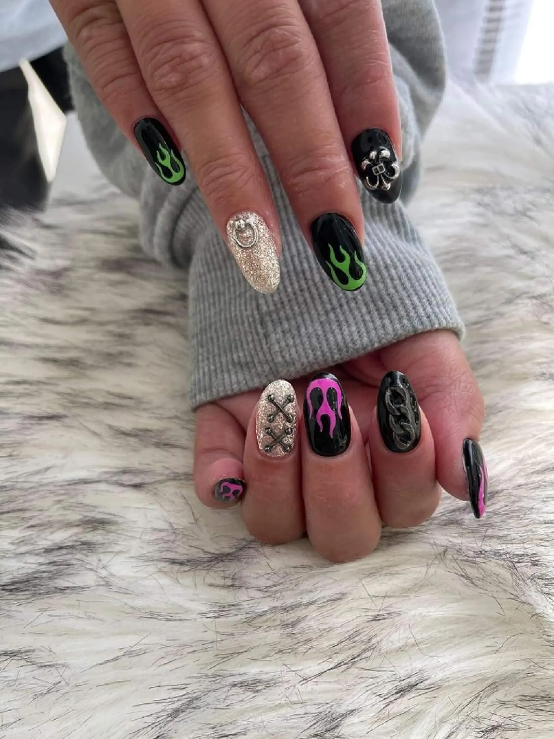 ネイル ハンドネイル RUNWAY 　　の眉毛・アイブロウイメージ