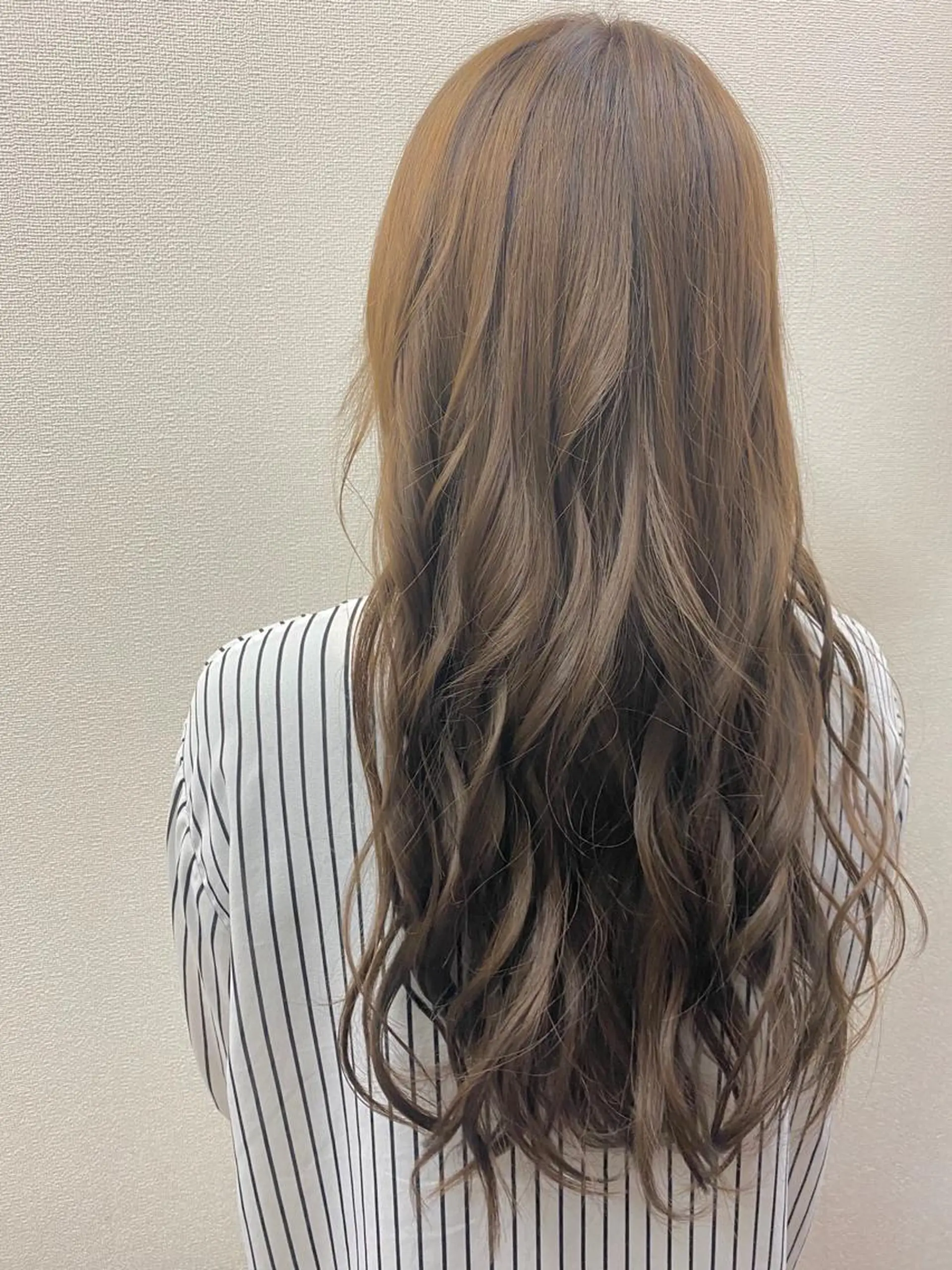 ロング カラー 丸山 明日香のヘアスタイル