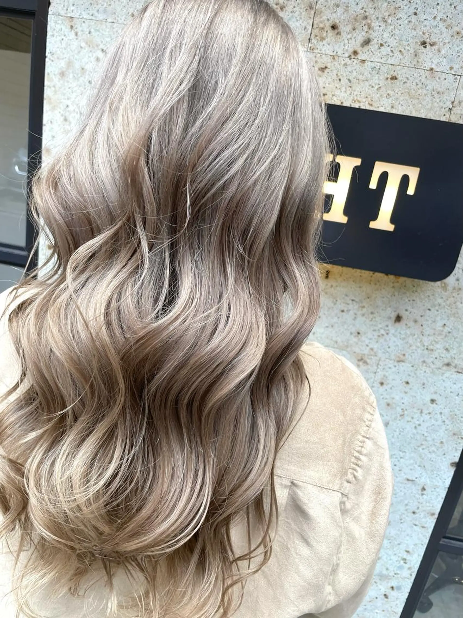 セミロング カラー ヘアカラー ハイライトが 得意なニキです😊のヘアスタイル