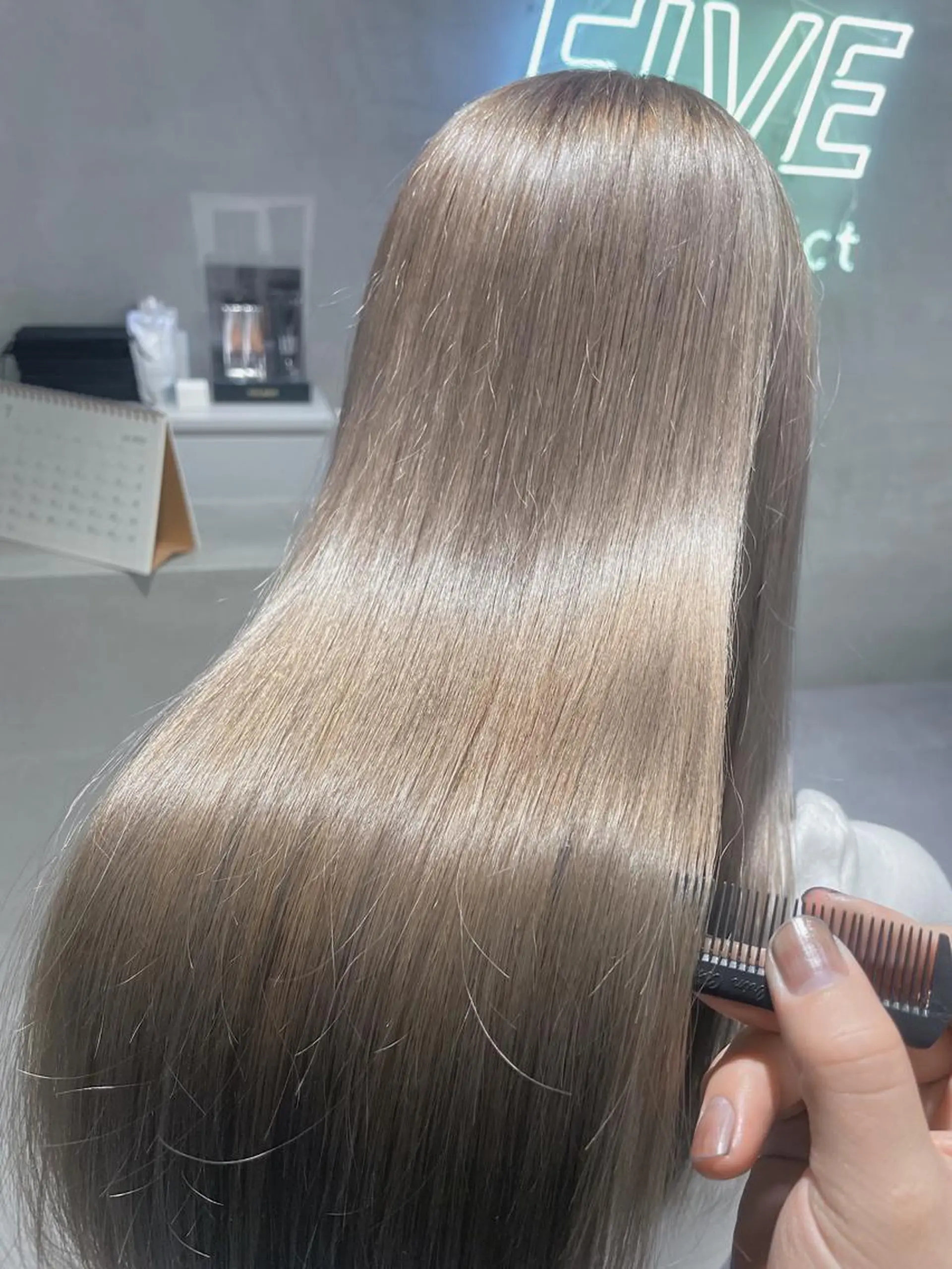 ロング カラー ikuma/ ミルクティーのヘアスタイル