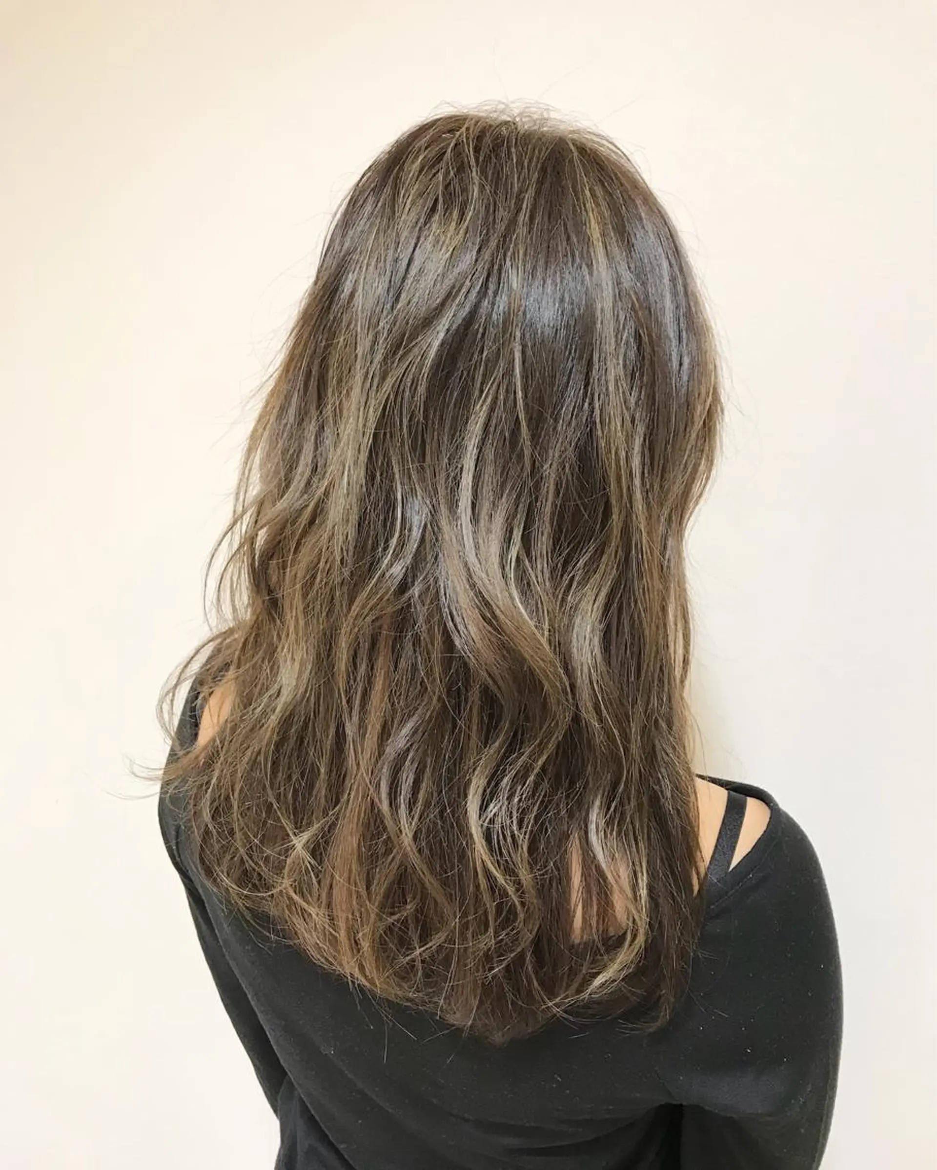 ロング カラー ハイライトカラー イルミナカラー 外国人風カラー ハイライト ヘアカラー トリートメント MIRU by INCE HAIR所属・chiyo yasuのヘアスタイル