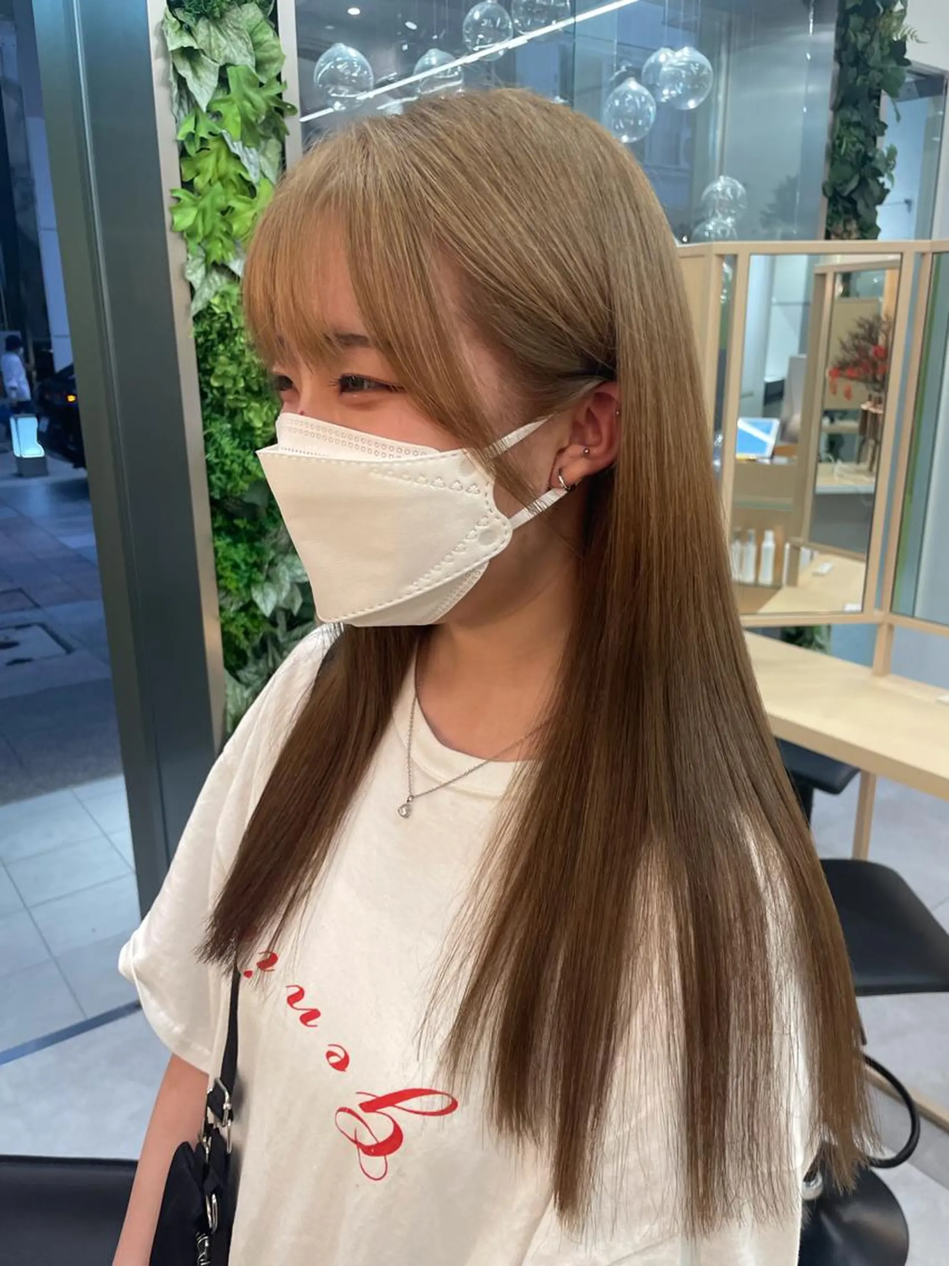 ロング カラー パーマ ヘアアレンジ ハイトーンカラー 山下 とよかのヘアスタイル