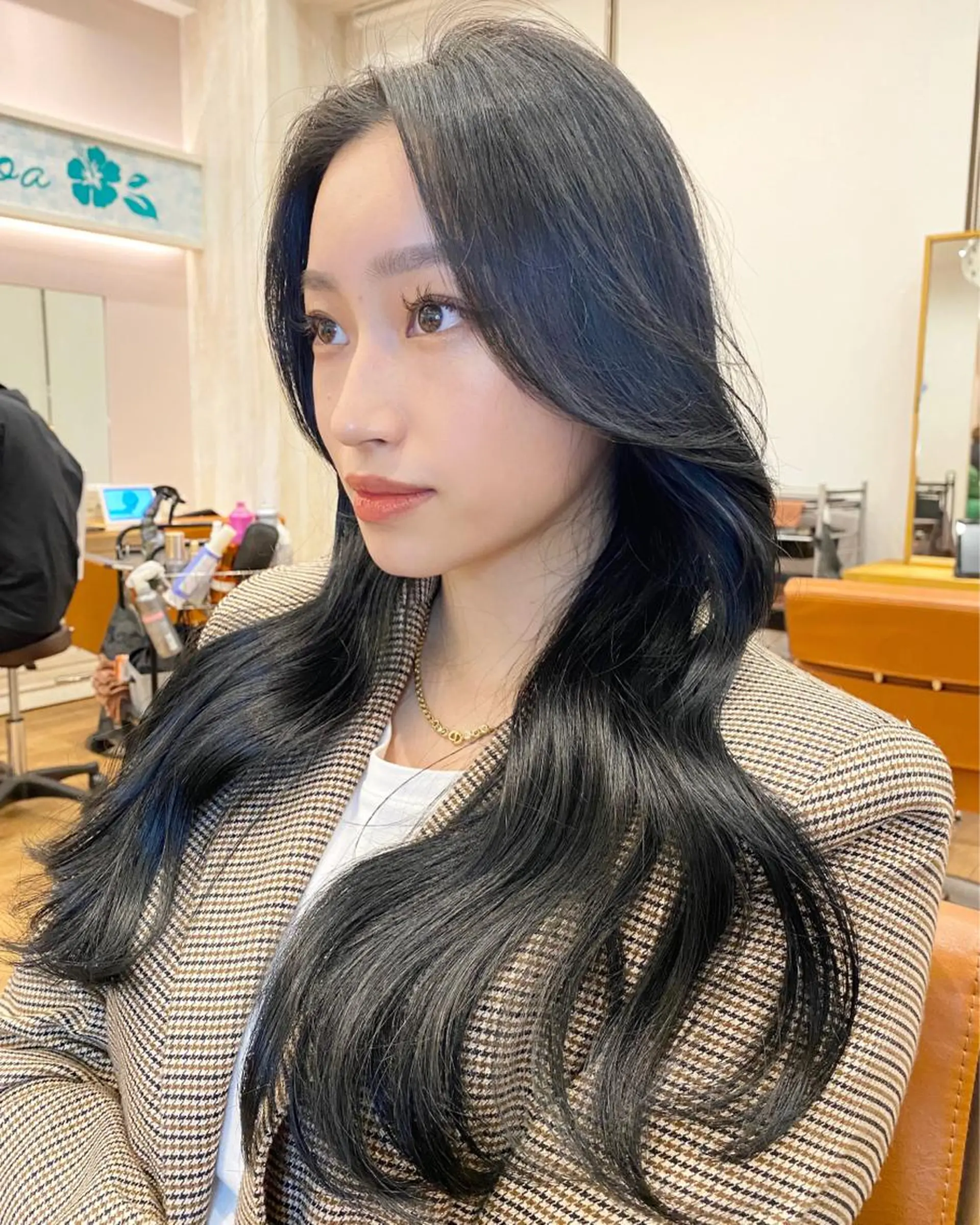 ロング カラー 黒髪 ブルーカラー ブルーブラック レイヤーカット レイヤーカット/ 髪質改善特化のヘアスタイル