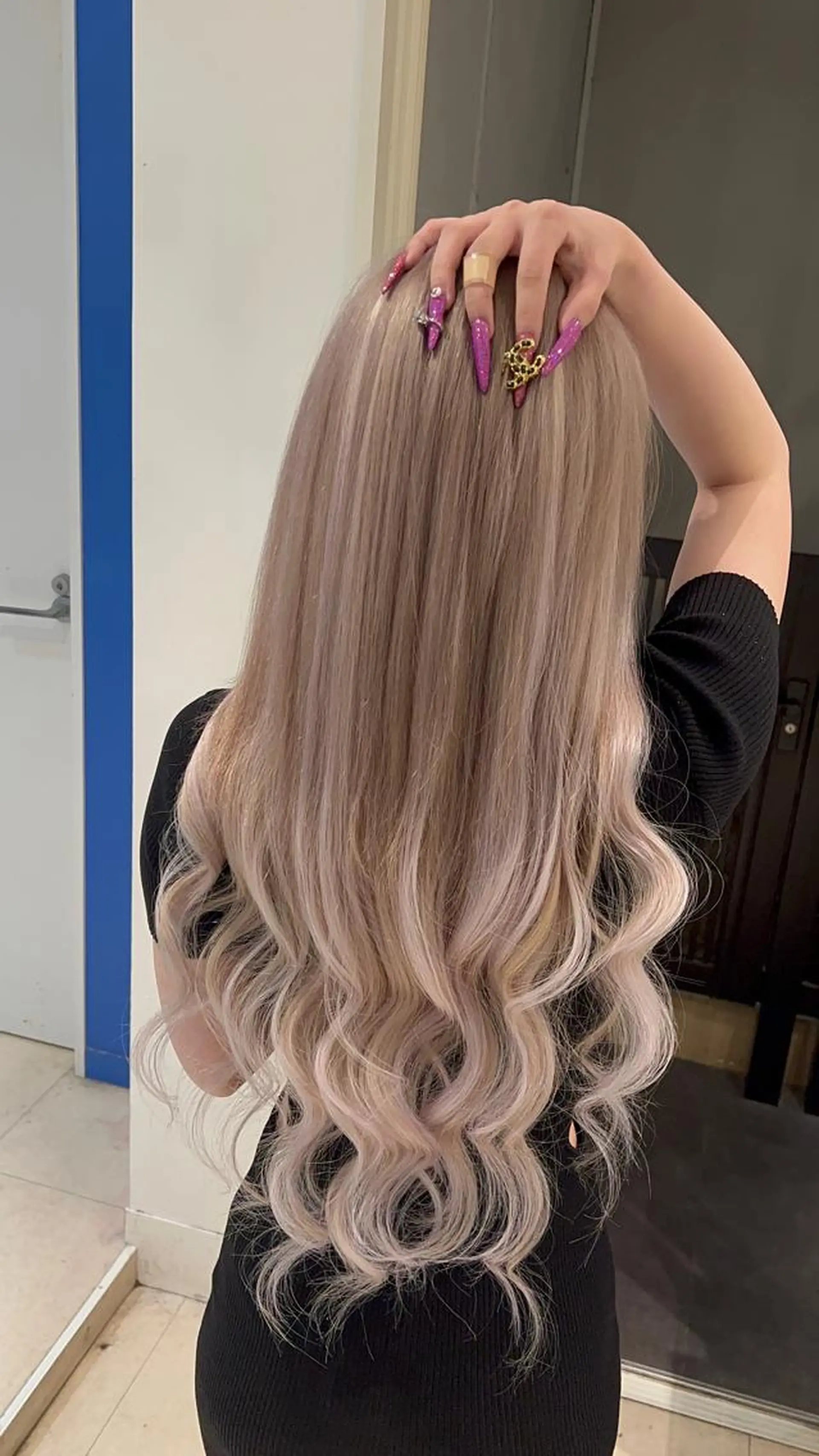 セミロング カラー ヘアアレンジ 🔥ハイトーンカラー ギャルNAOKI🔥のヘアスタイル