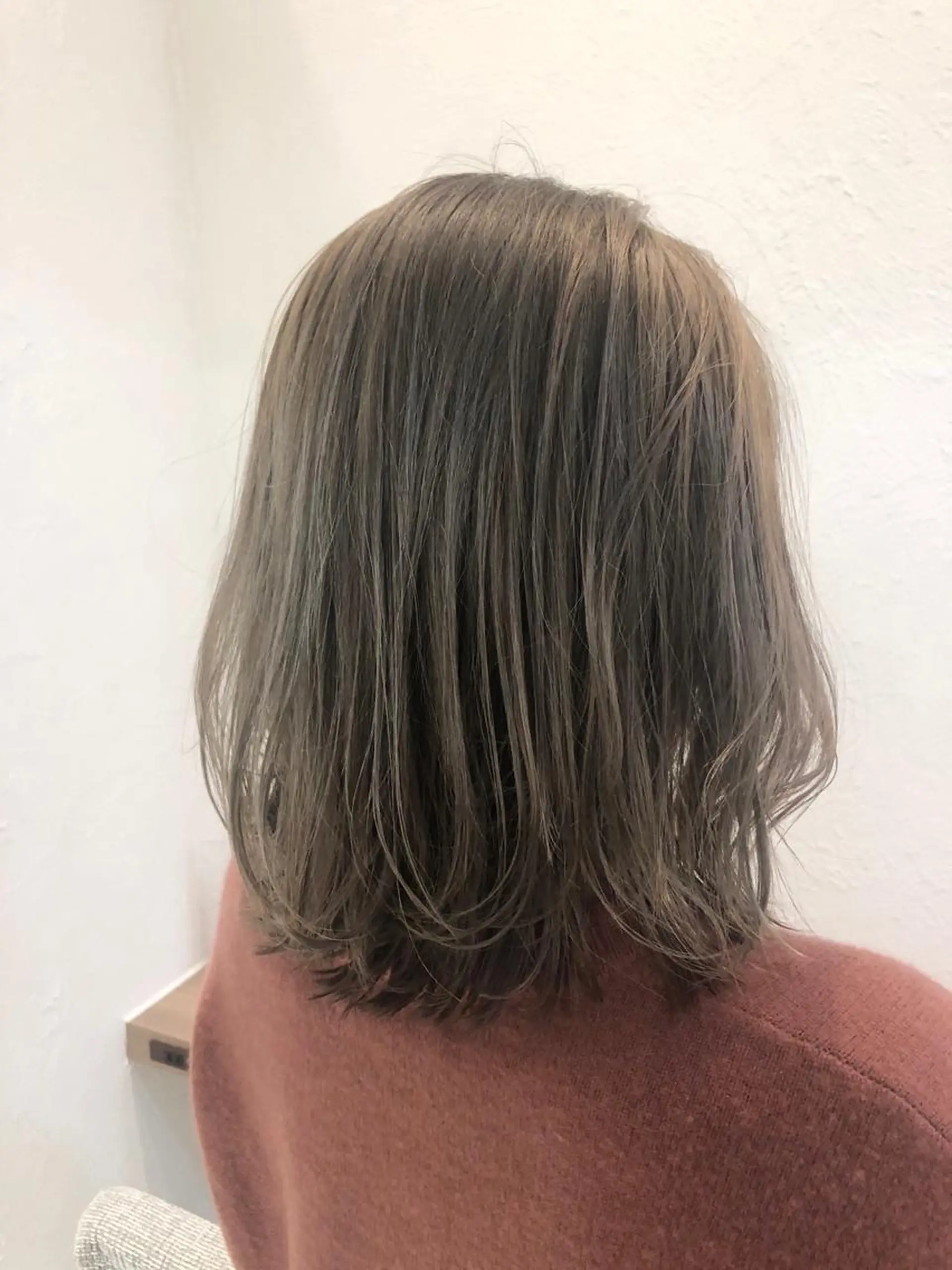 ミディアム カラー ベージュカラー ホワイトベージュ カット ヘアカラー 艶質改善/縮毛矯正 ササキナツミのヘアスタイル