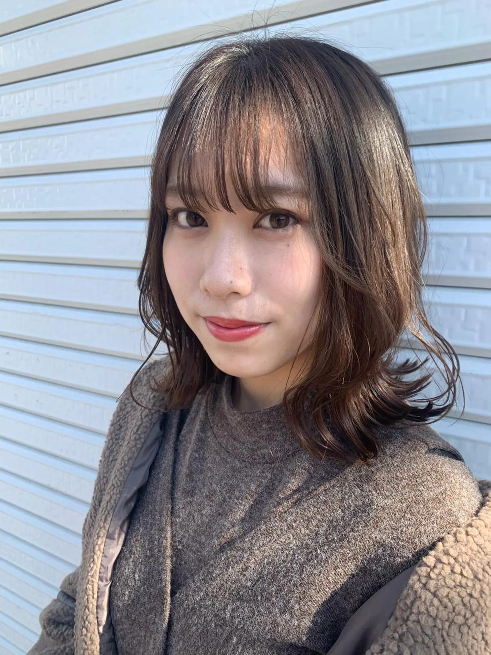 ミディアム カラー 外ハネヘア カット 血分 優人のヘアスタイル