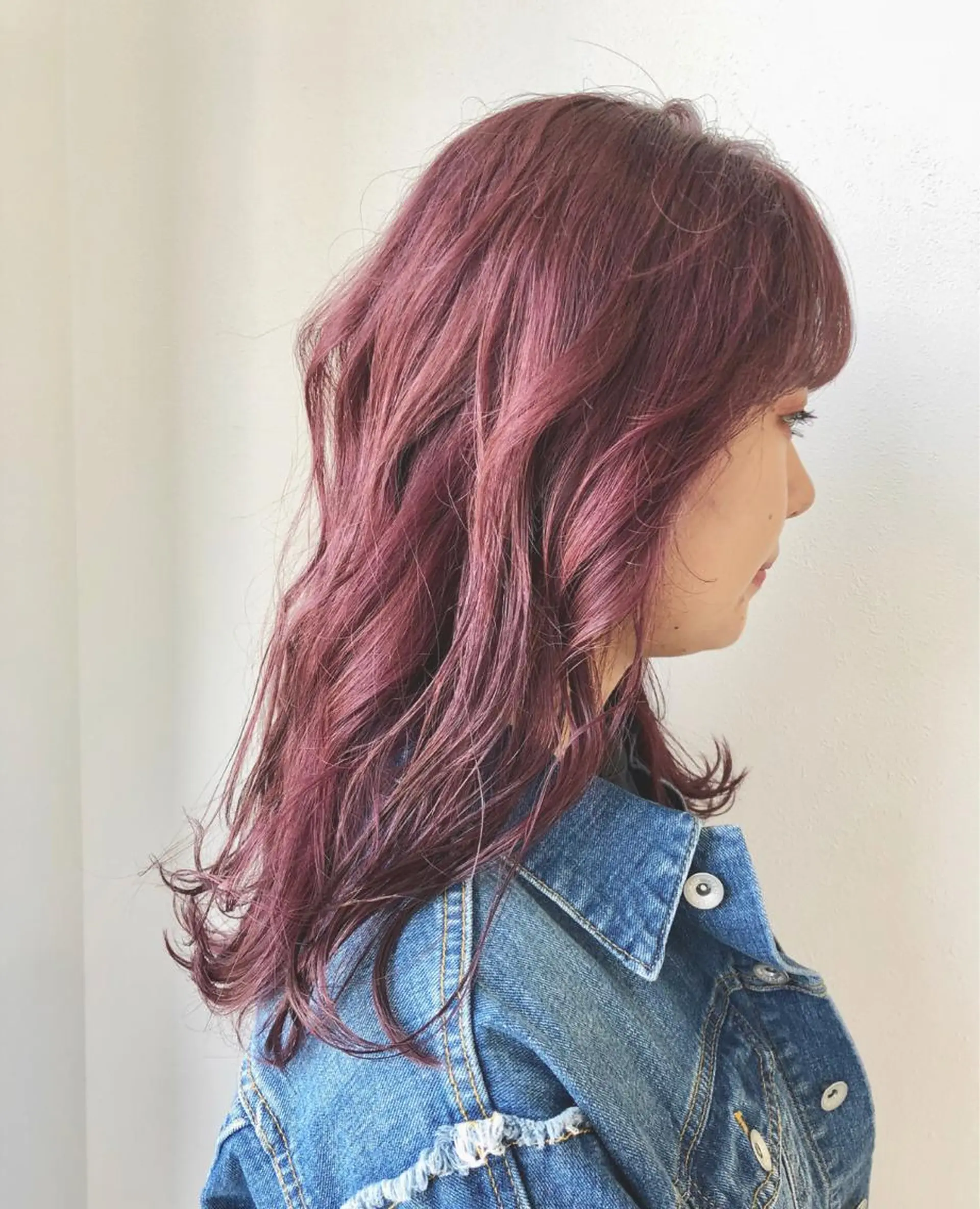 セミロング カラー ピンクカラー カット ヘアカラー パーマ 岩田 萌那のヘアスタイル