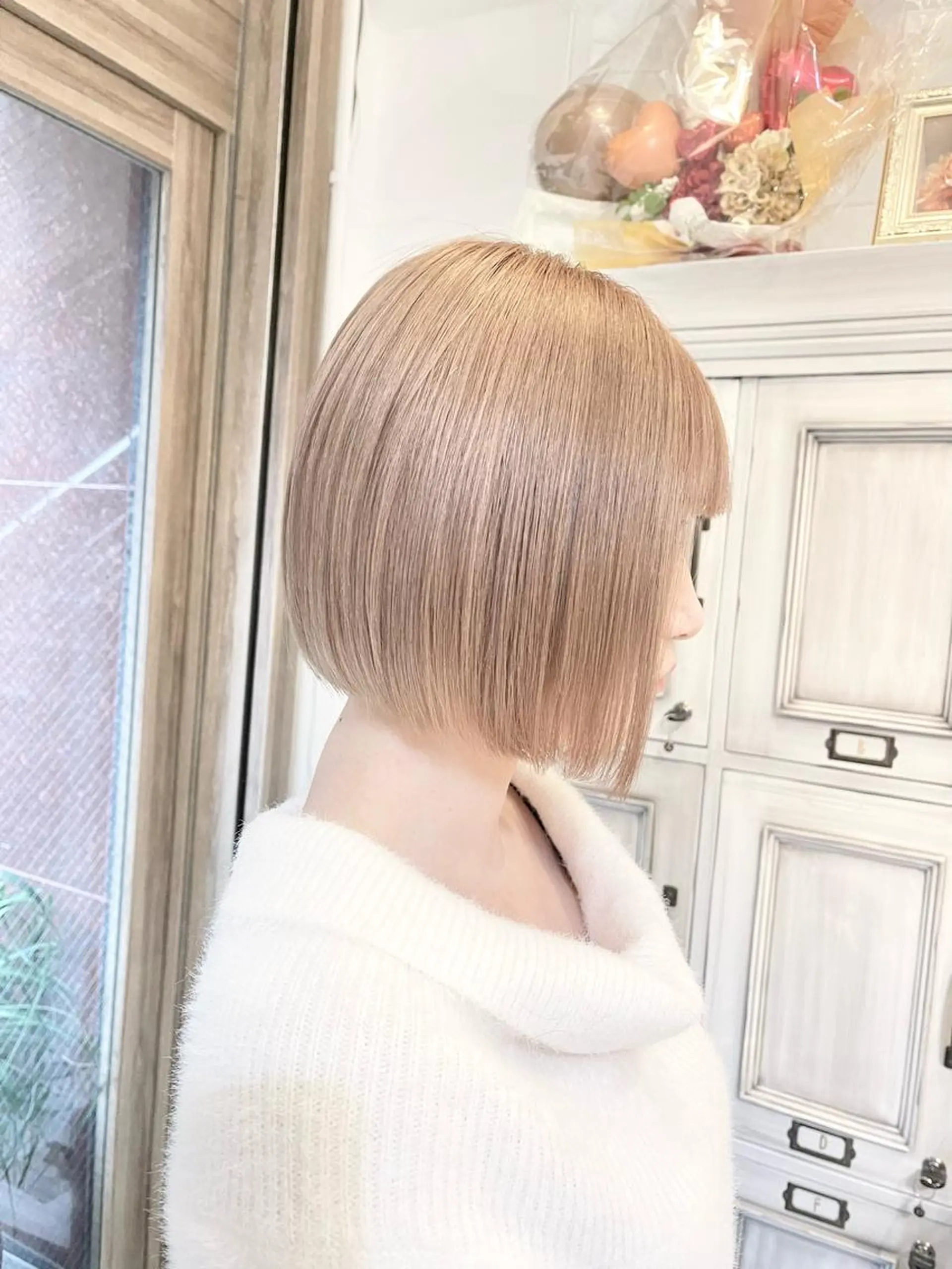 ミディアム カラー ベージュカラー ボブ i  plus＋所属・髪質改善で 憧れの潤艶美髪にのヘアスタイル