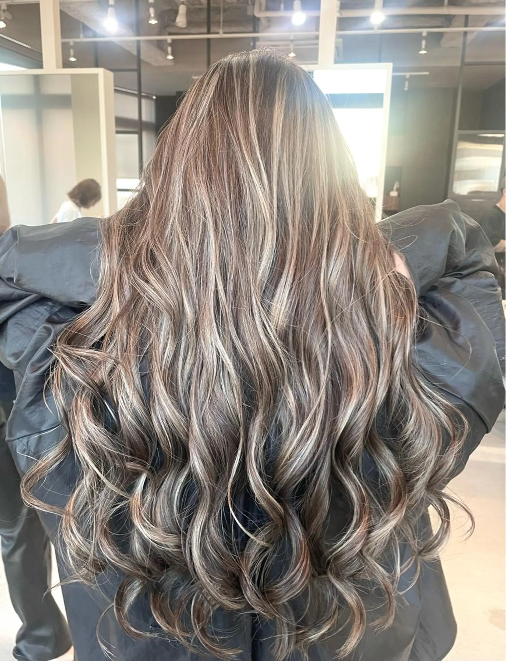 セミロング Lia所属・皆木 智晴のヘアスタイル