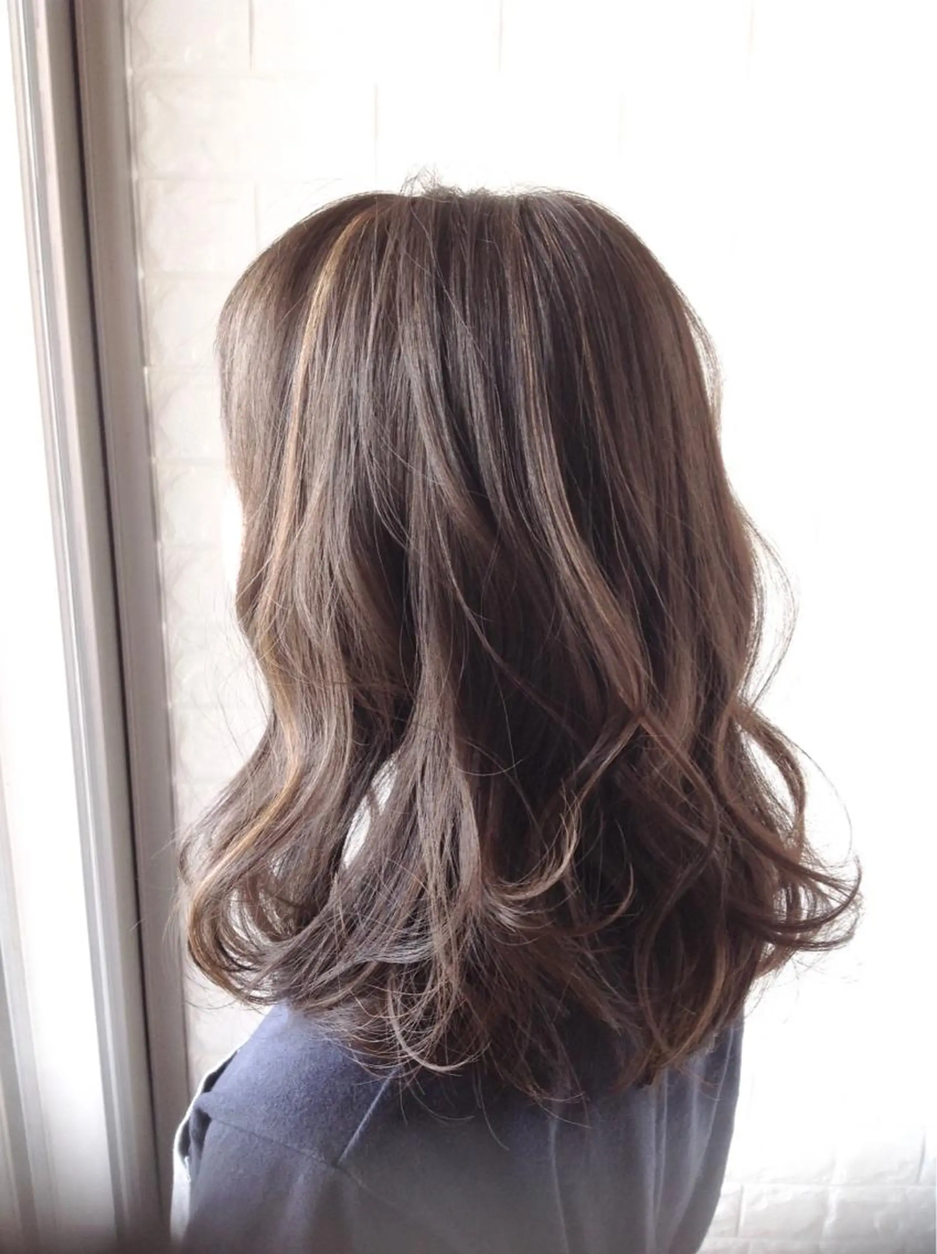 ミディアム カラー 透明感カラー グレージュ ハイライトカラー イルミナカラー ハイライト エイジングケア特化 美容師✂️山崎竜二のヘアスタイル