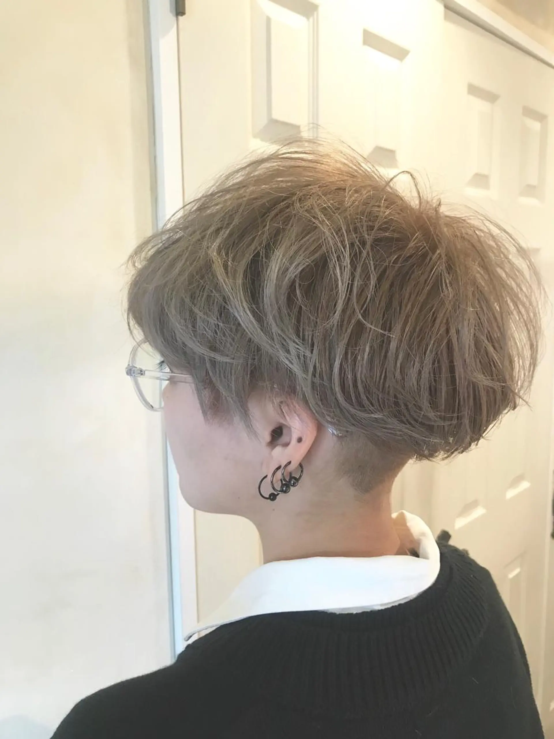 ショート カラー オーストヘアー ミコ所属・岩谷/ブリーチ 🫧透明感カラーのヘアスタイル