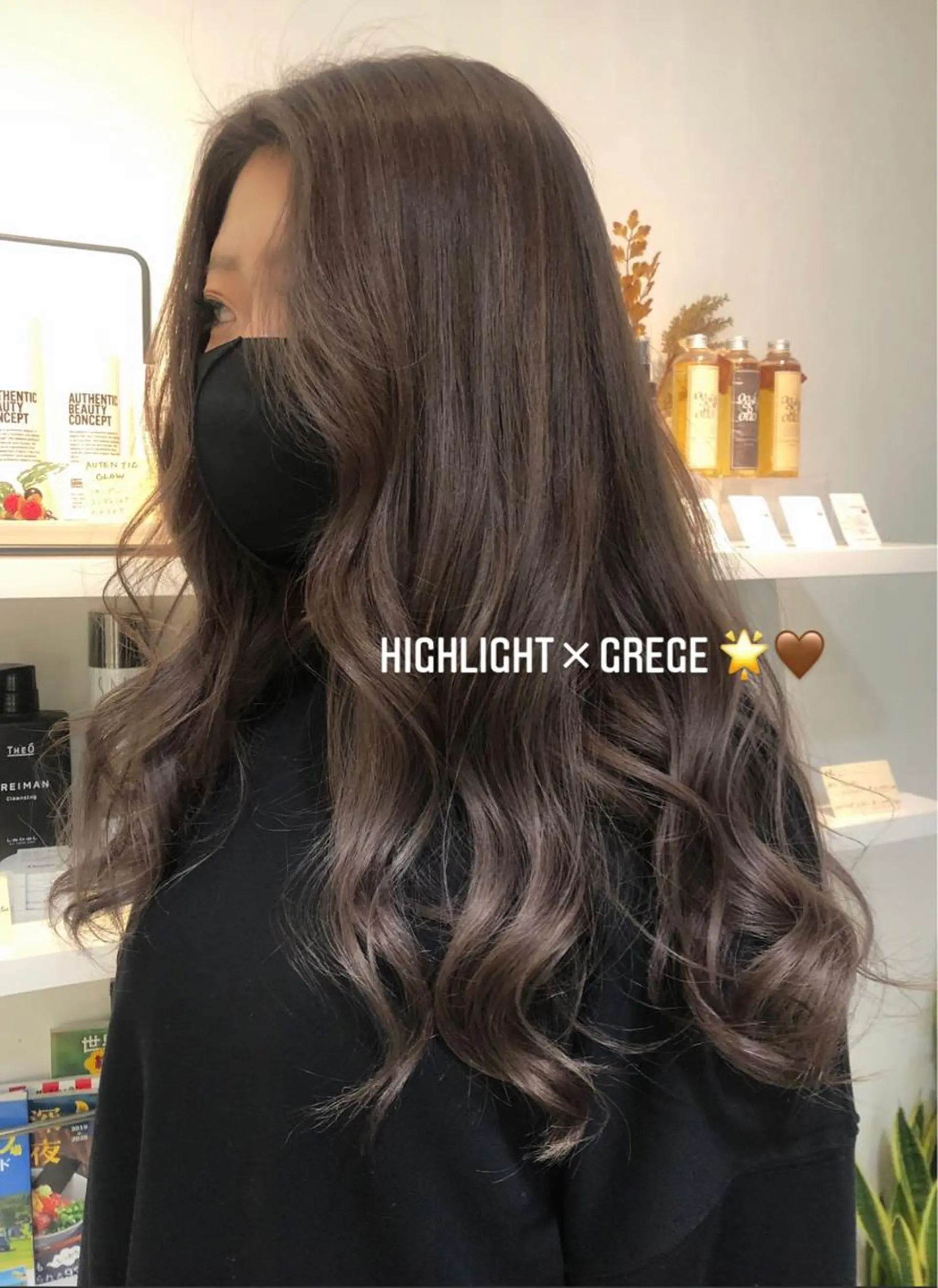 ロング カラー 透明感カラー グレージュ ハイライトカラー ハイライト ヘアカラー Rina  のヘアスタイル
