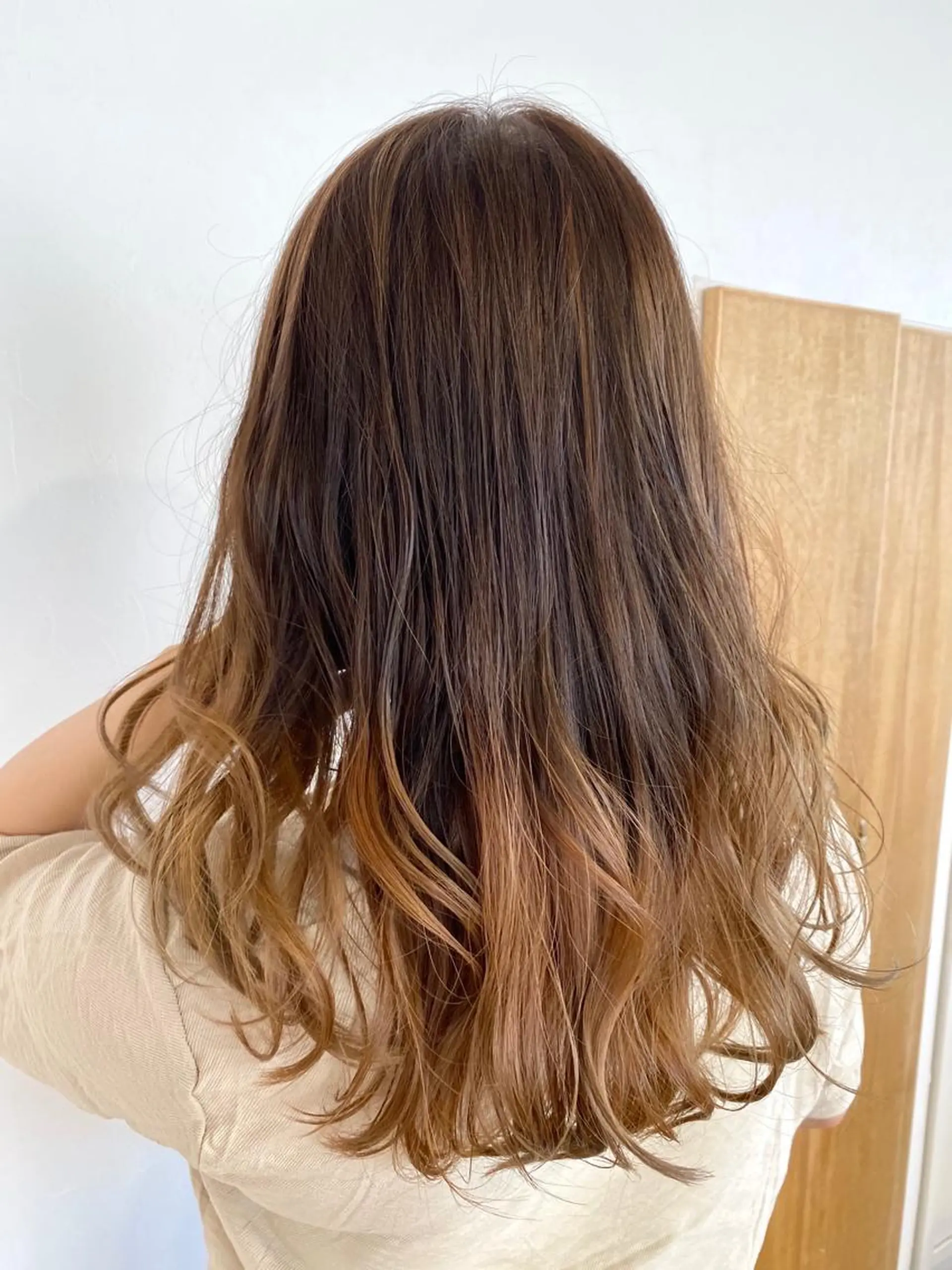 カラー ベージュカラー ブリーチ ハイライトカラー ピンクカラー ピンクベージュ ヘアカラー 伊藤 かなのヘアスタイル