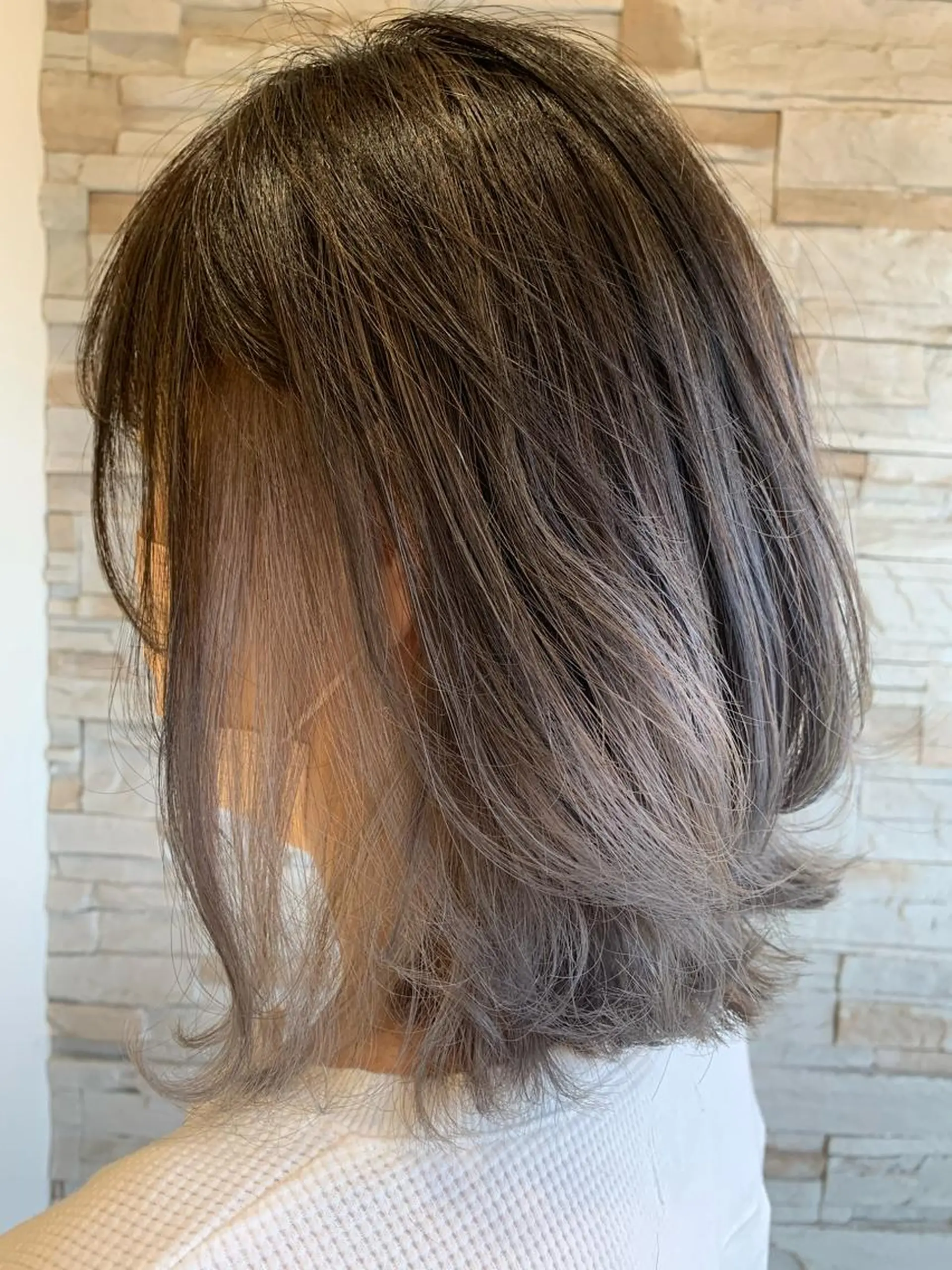 ミディアム ☃️顔周りレイヤー グレージュSHUTOのヘアスタイル