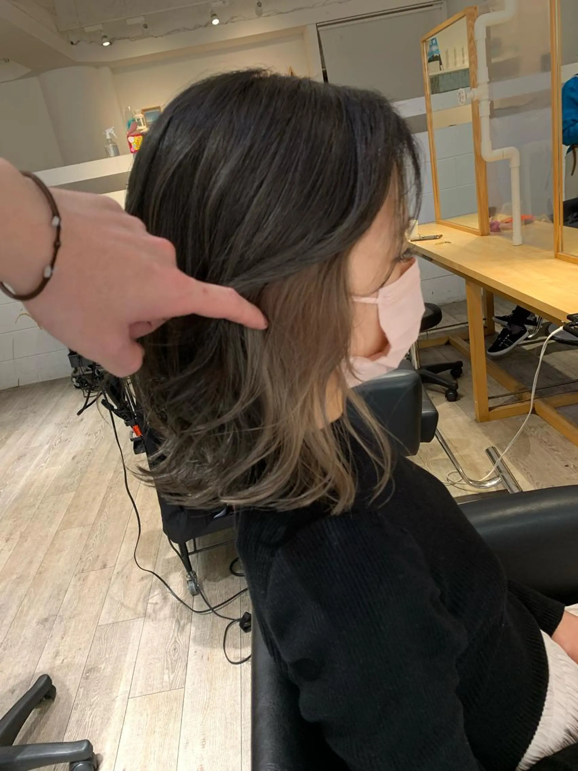 ミディアム カラー アッシュ ベージュカラー グレージュ 鈴木 悠平のヘアスタイル