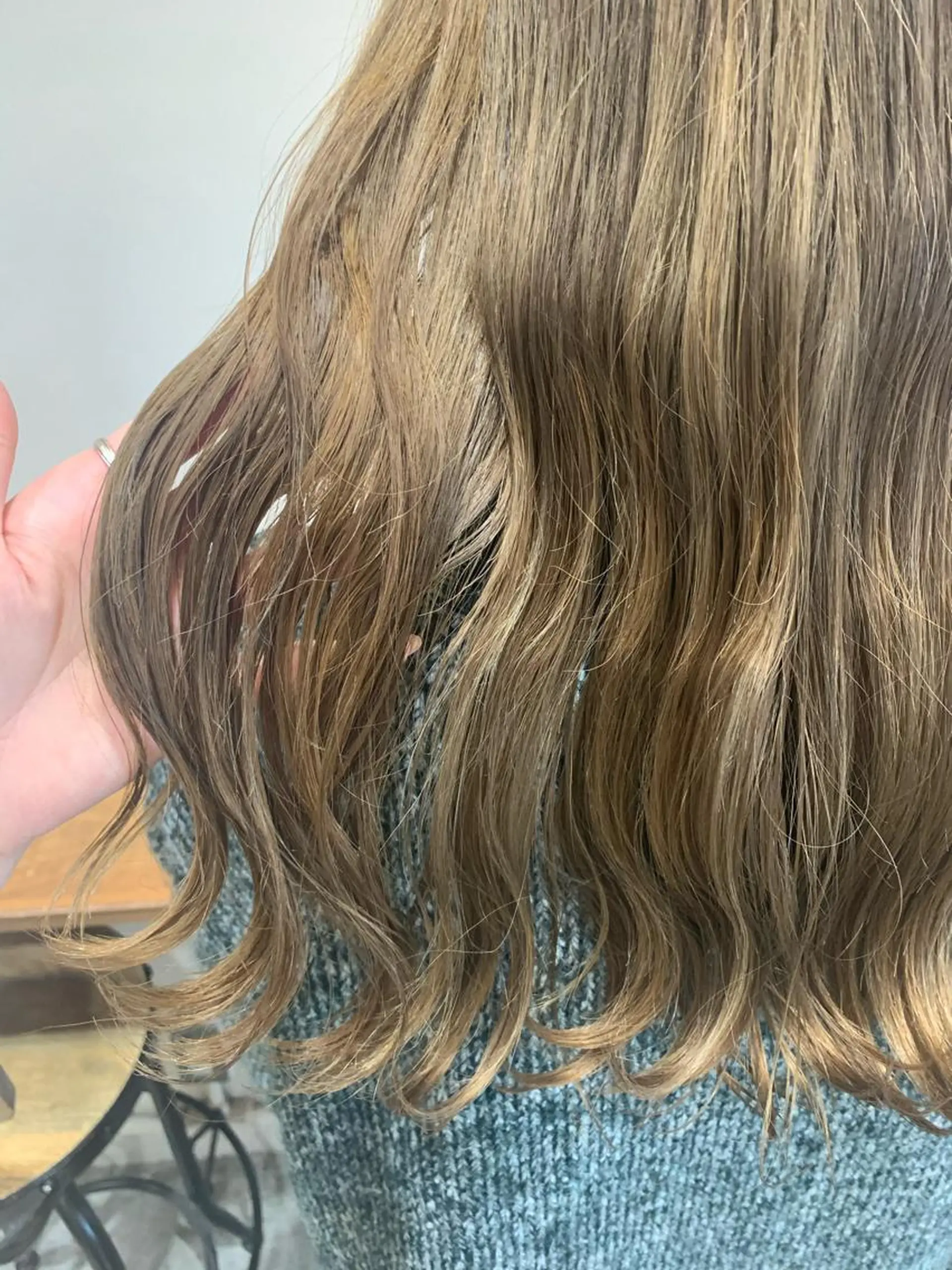 ロング カラー ブリーチ 透明感カラー ハイライトカラー ハイライト ヘアカラー トリートメント ヘアセット ハイトーン/レイヤー 💜Akaneのヘアスタイル