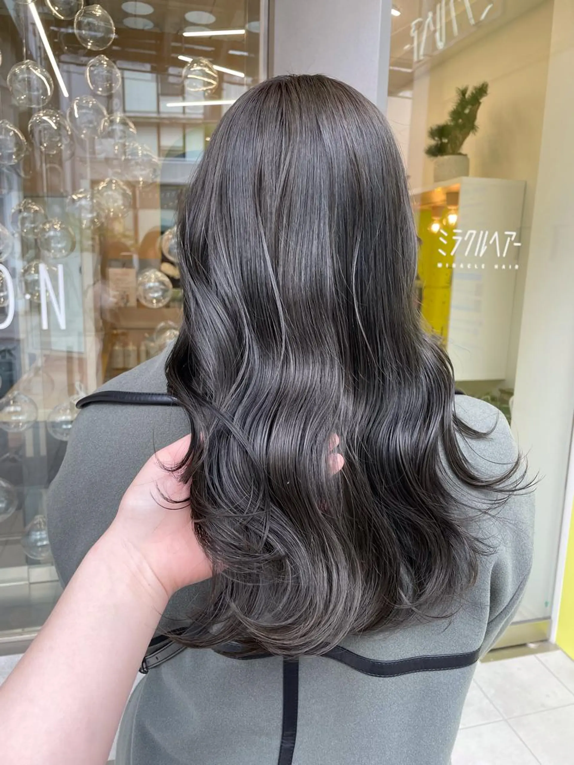 ロング カラー ヘアアレンジ 透明感カラー 山下 とよかのヘアスタイル