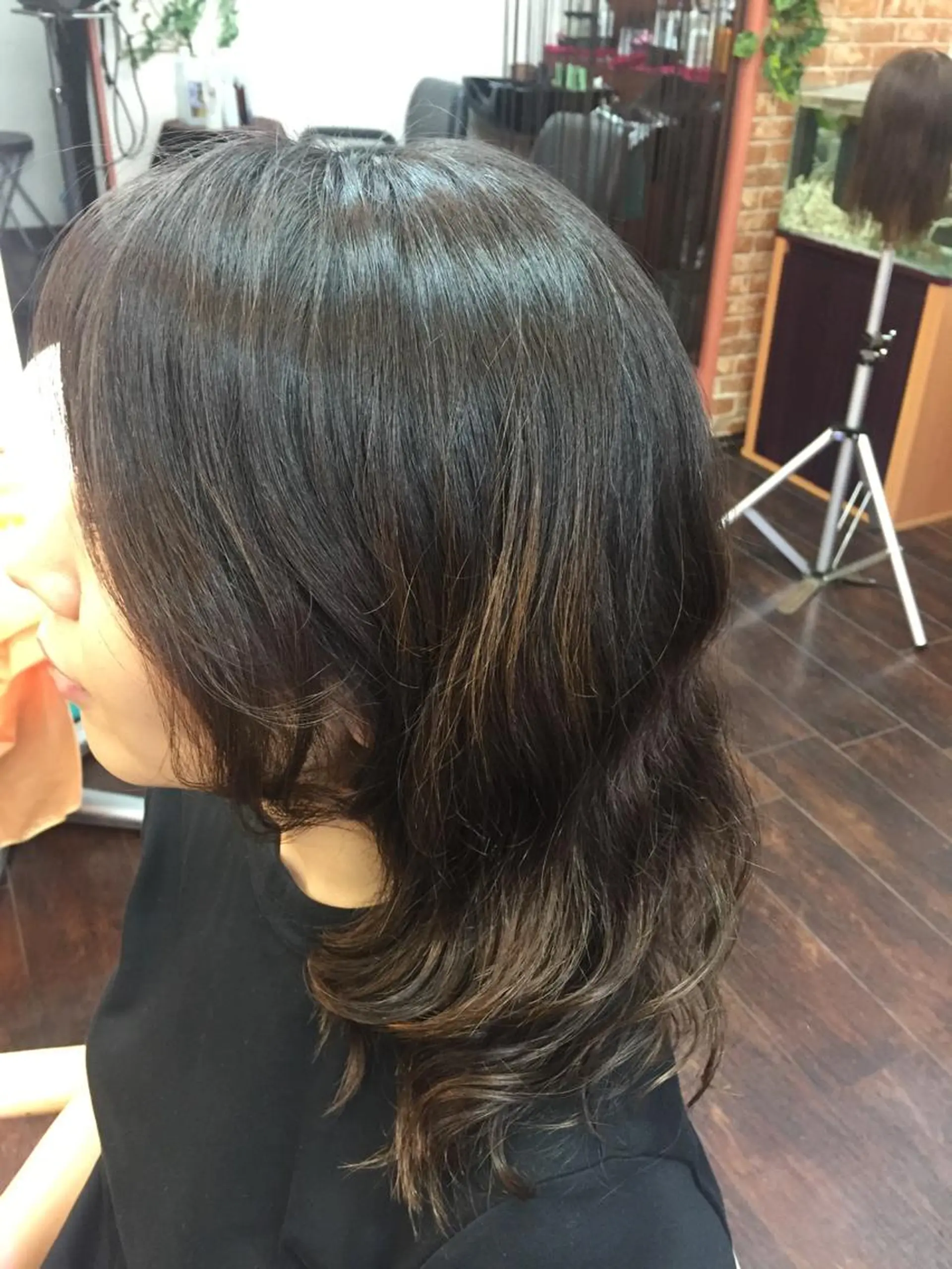 セミロング カラー パーマ 桧山 真のヘアスタイル