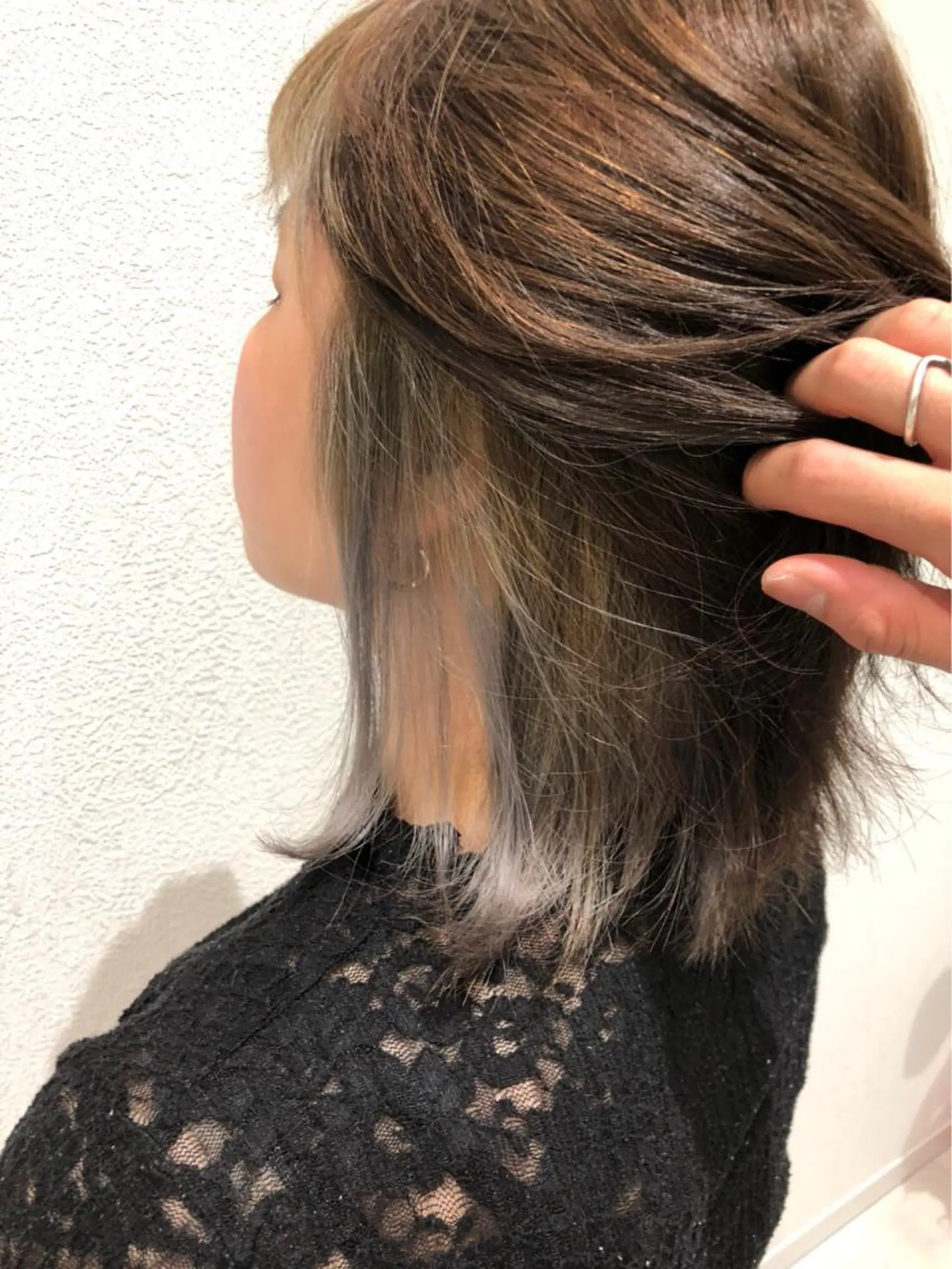 ミディアム カラー グレージュ インナーカラー ヘアカラー 岩崎 裕司のヘアスタイル