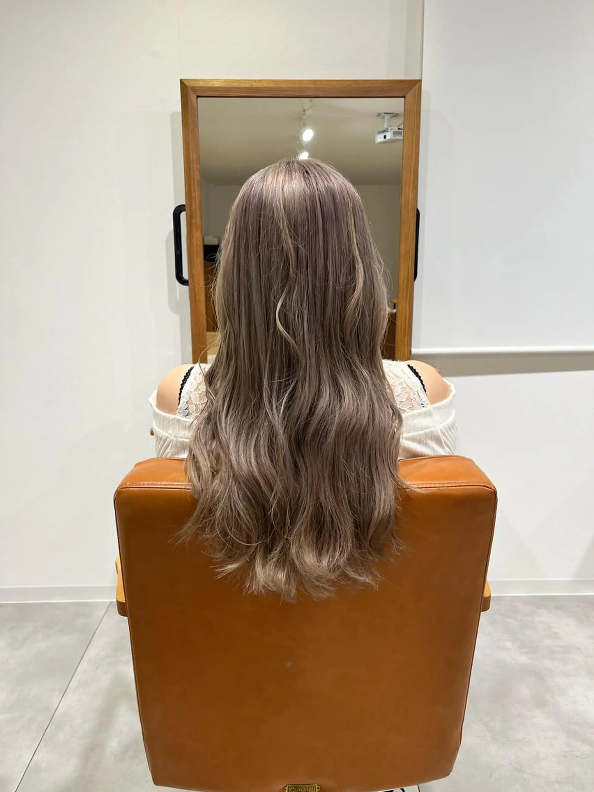 ロング カラー アッシュ ベージュカラー ブリーチ ケアブリーチ ダブルカラー ヘアカラー 🌼あんなtrend color🌼のヘアスタイル