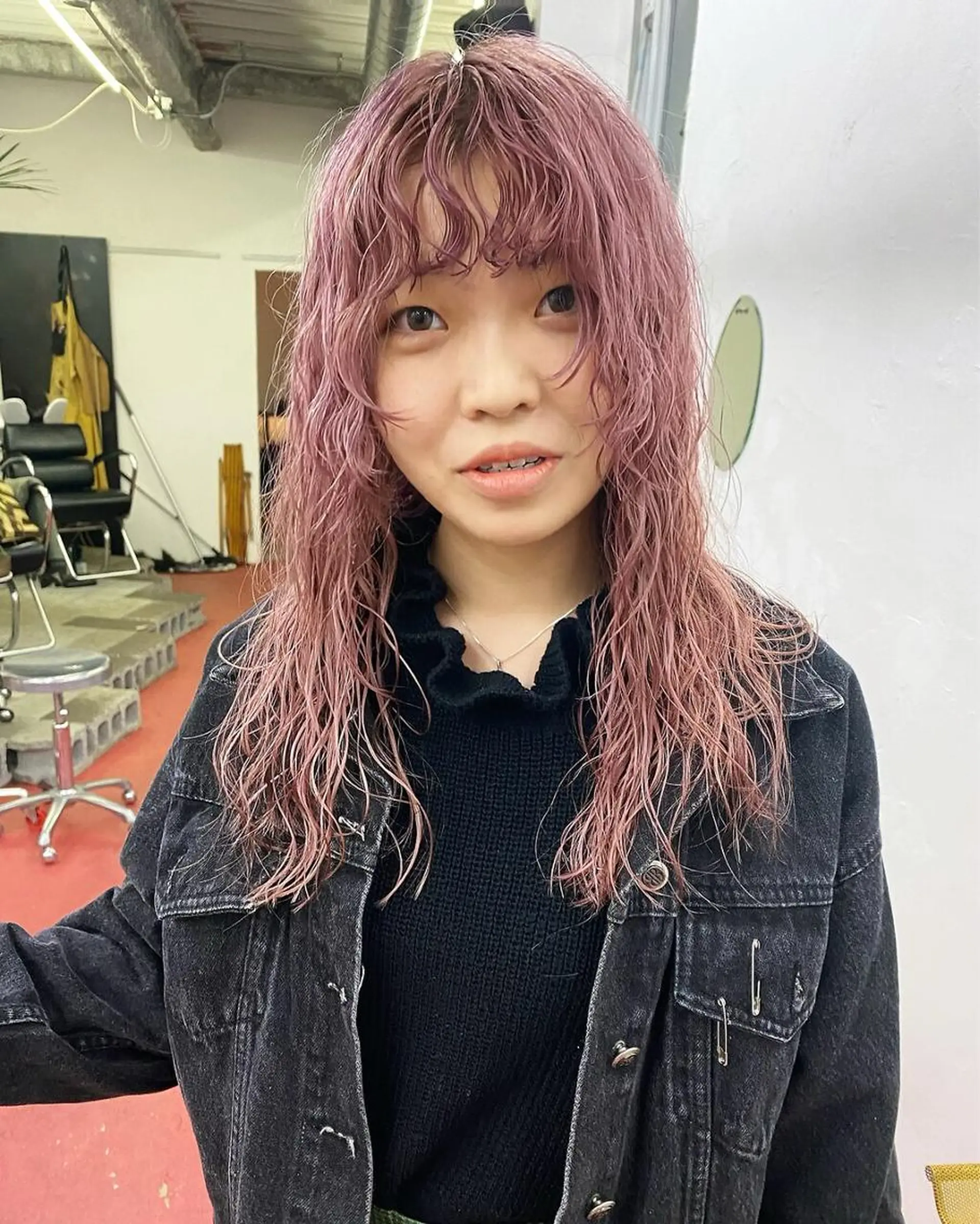 ロング カラー qiie リタッチ 黒染め　ワンカラーのヘアスタイル