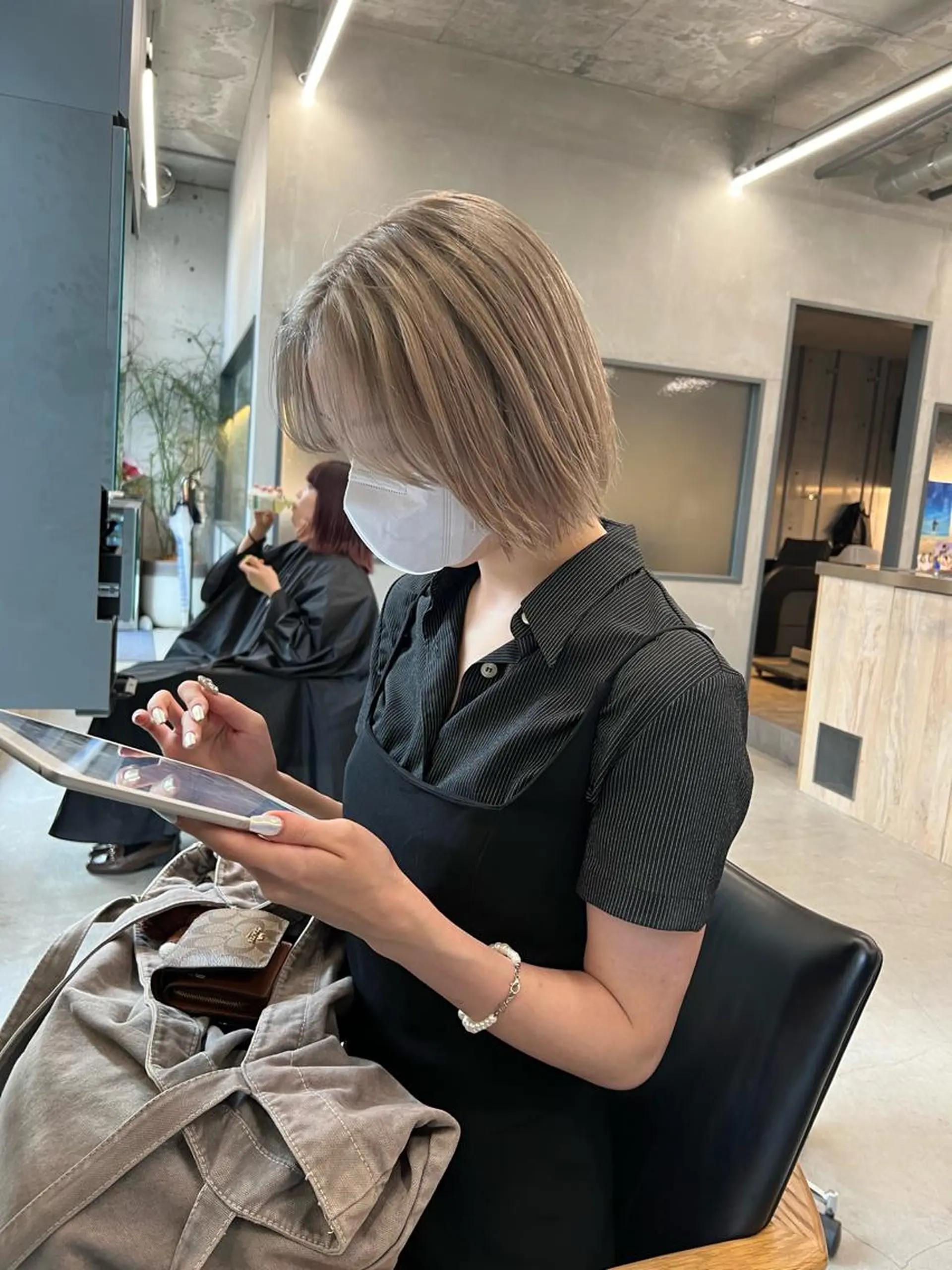 ショート カラー グレージュ ハイトーンカラー ボブ sakoda shunkiのヘアスタイル