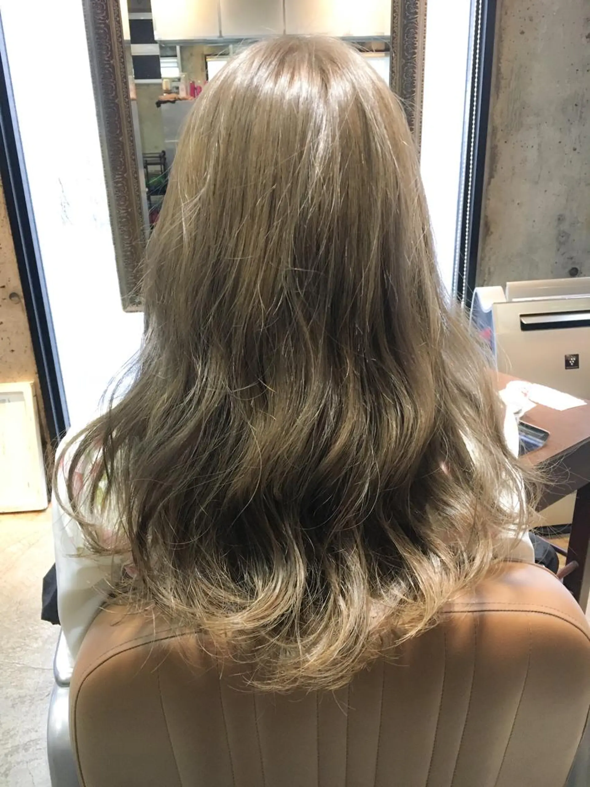 ロング カラー ダブルカラー グレージュ 北條 優輝のヘアスタイル