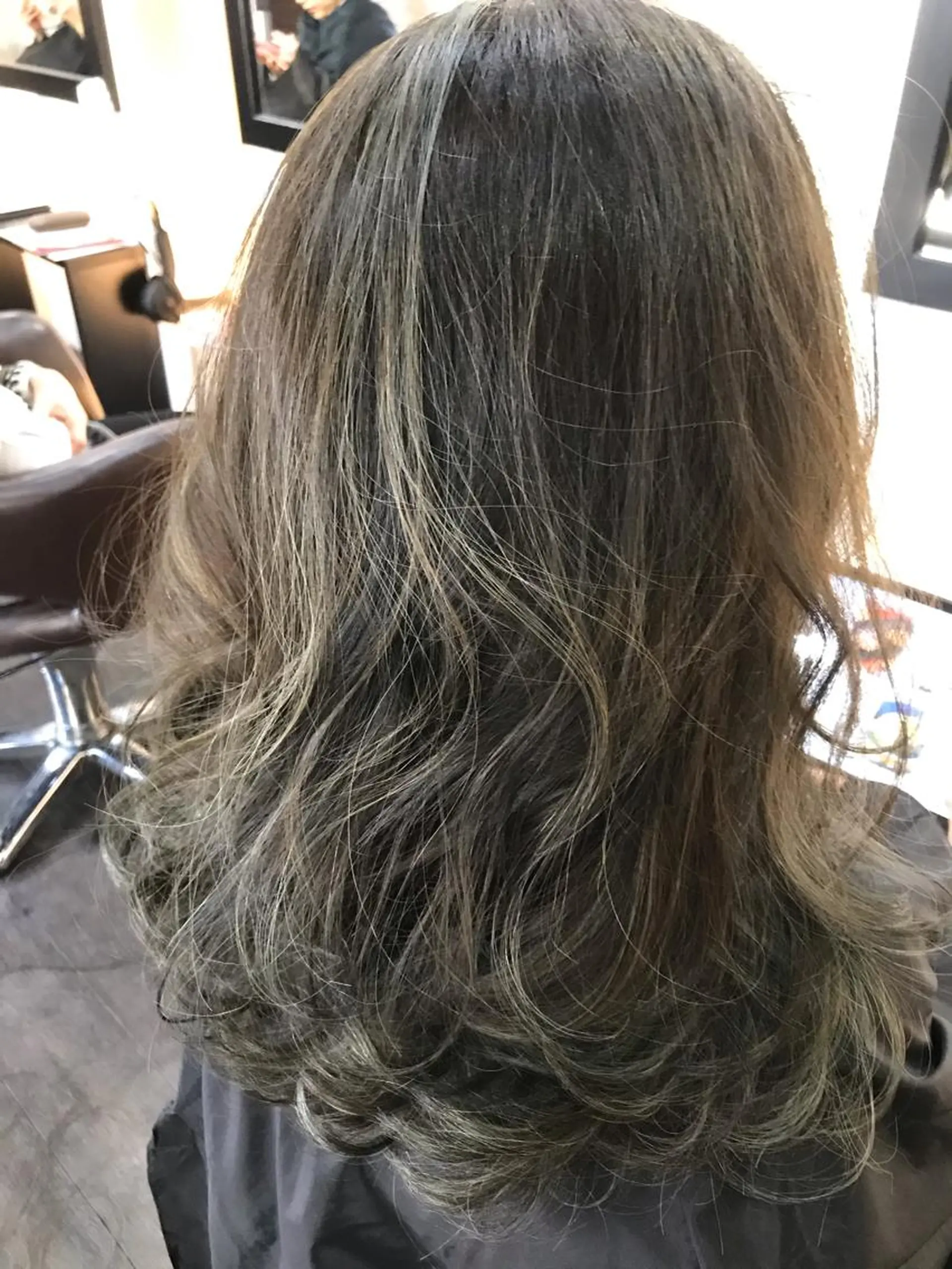 セミロング お気に入り口コミ満足度☺️ご紹介数No.1 エリア 大人気❗️最新サロン 駅2分!所属・バッサリ◎矯正〜スパ ☆年祭#髪医者サロンのヘアスタイル