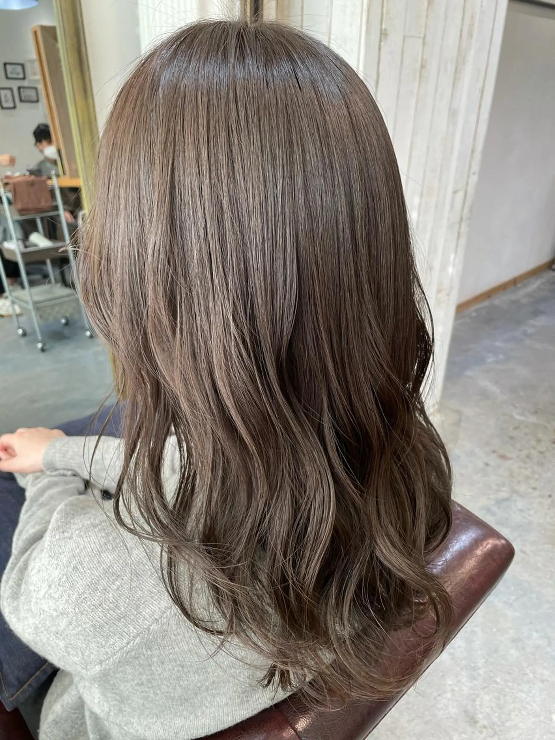 セミロング カラー 鈴木 咲輝のヘアスタイル