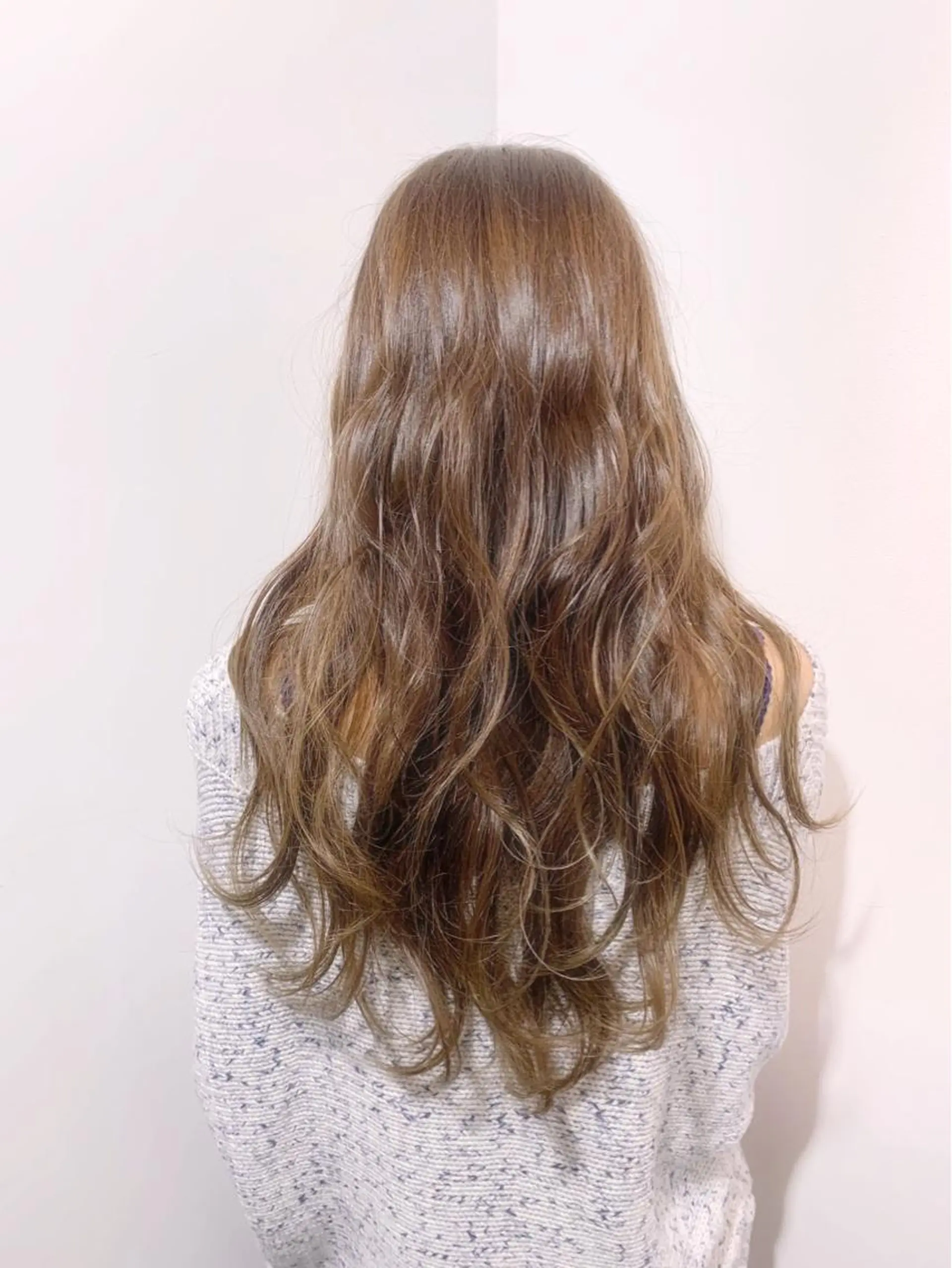 ロング カラー アディクシーカラー ベージュカラー 黒髪 ブリーチ ブルーカラー ヘアカラー トリートメント 藤澤 夏実/インナーカラーのヘアスタイル