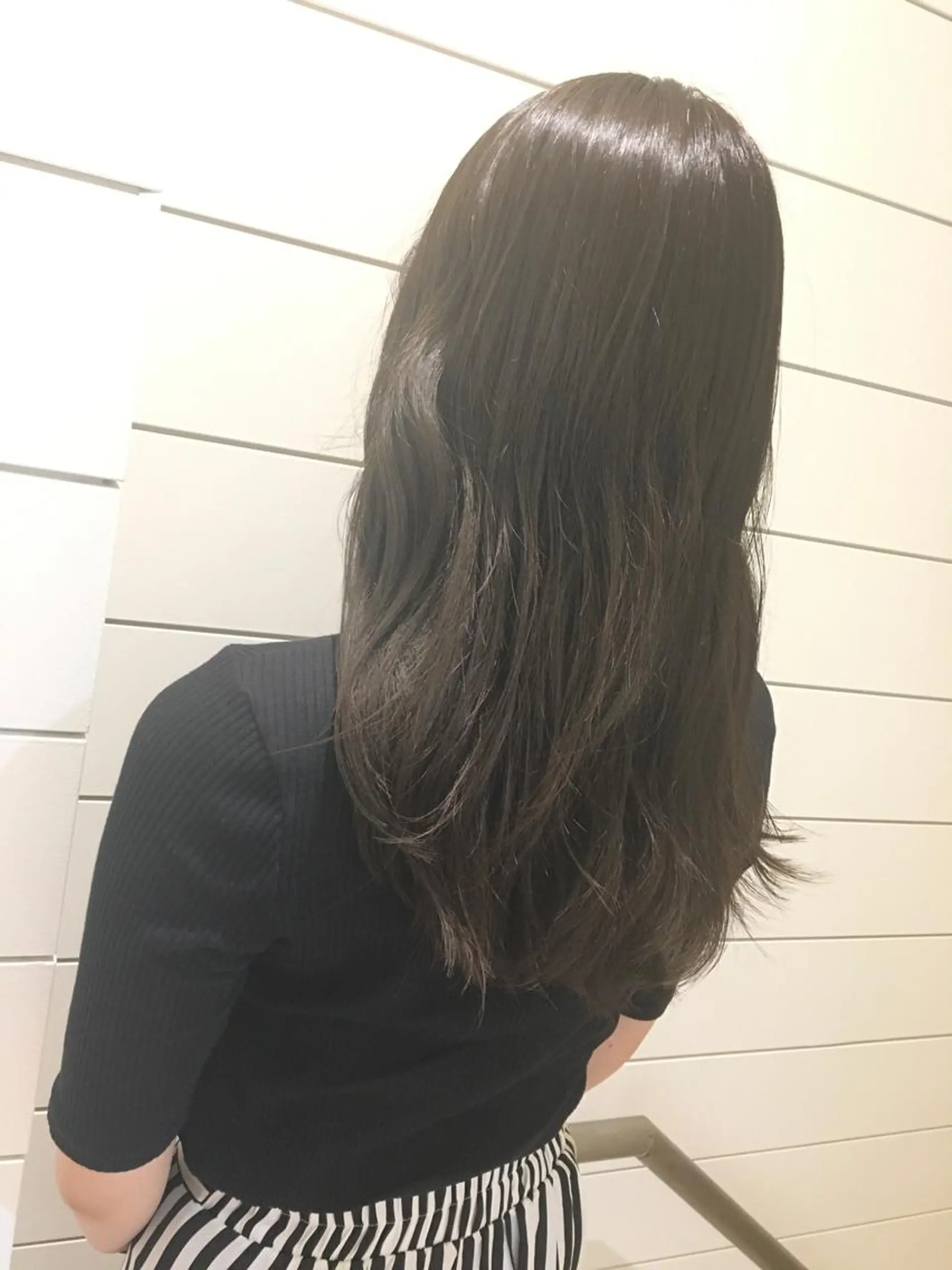 ロング カラー アッシュ ブルーカラー ブルーアッシュ 鍵山 千秋のヘアスタイル