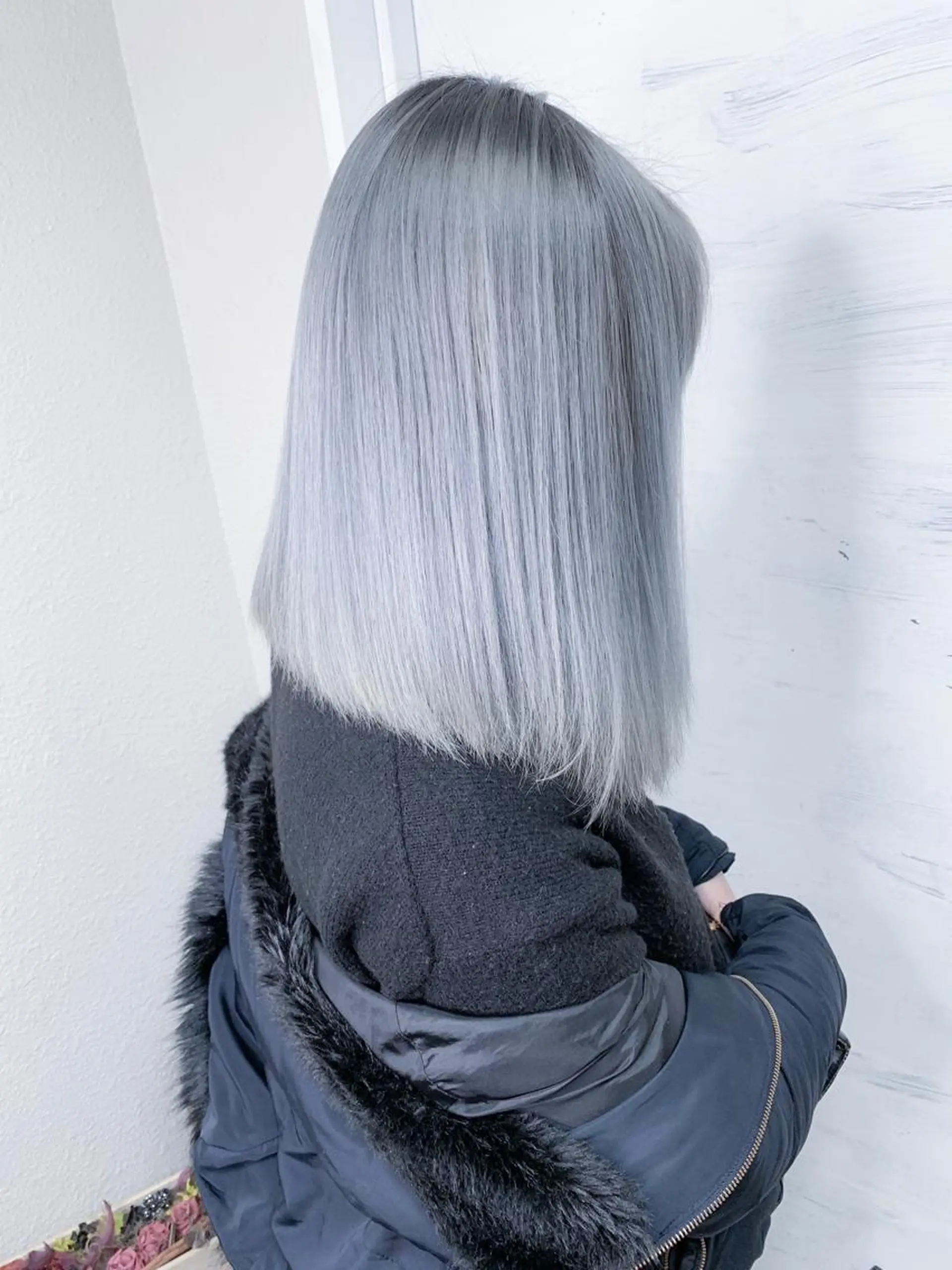 ミディアム カラー ブリーチ ブルーカラー ハイトーンカラー シルバー BOX mico.のヘアスタイル