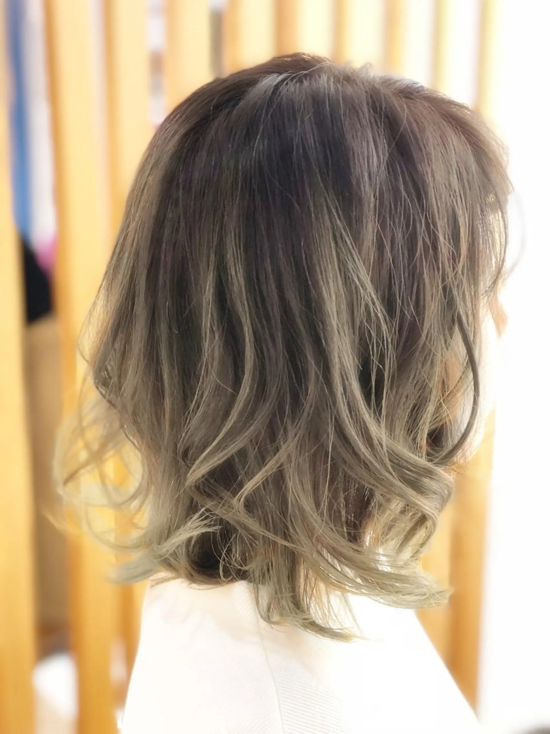 ミディアム カラー バレイヤージュ レイヤーカット かわさき ともやのヘアスタイル