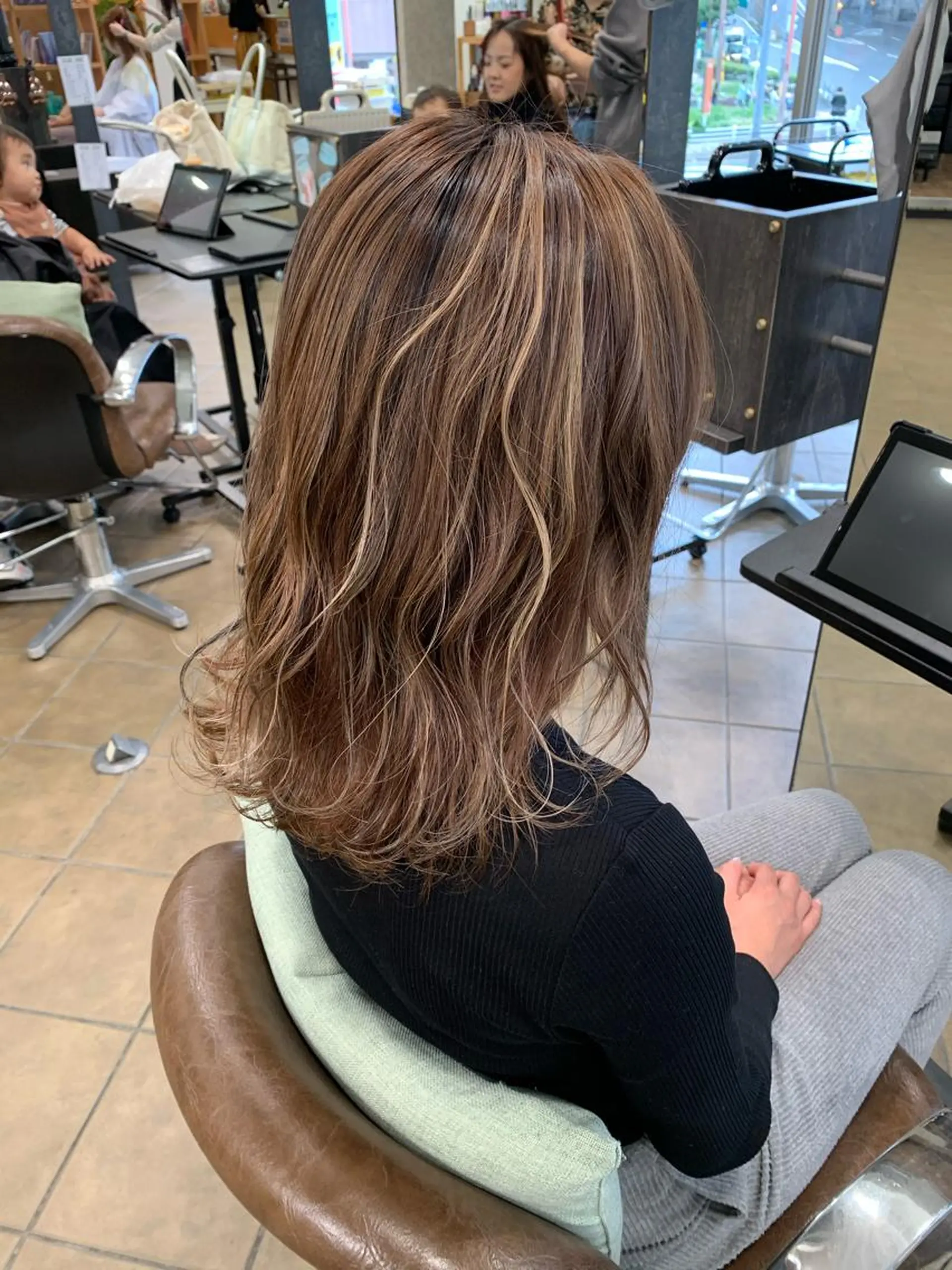 ミディアム カラー Ripps長居所属・メテオ ／ヘアカラー 西川菜実のヘアスタイル