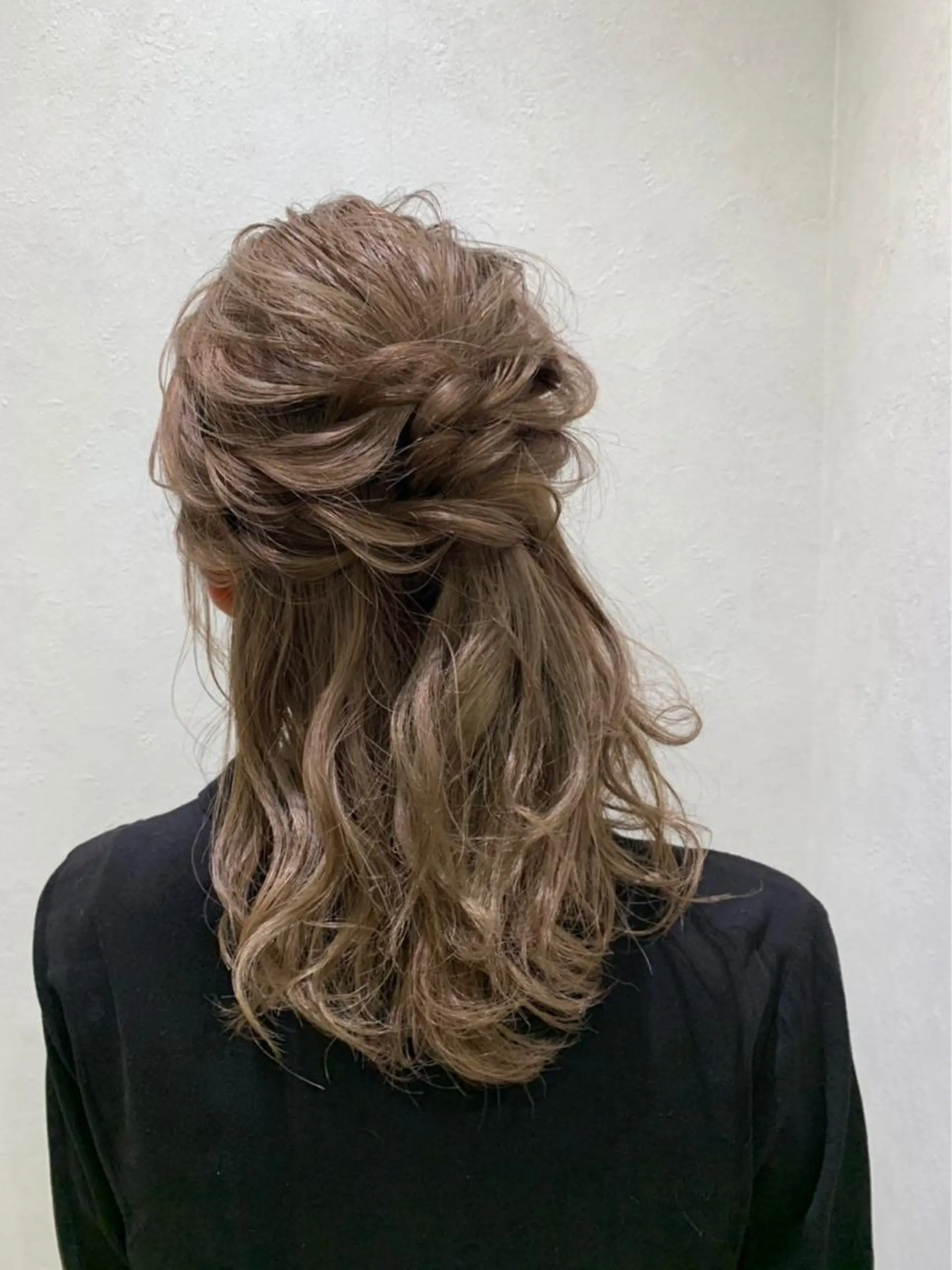 セミロング カラー パーマ ヘアアレンジ ハイトーンカラー🤍 山下 優華のヘアスタイル