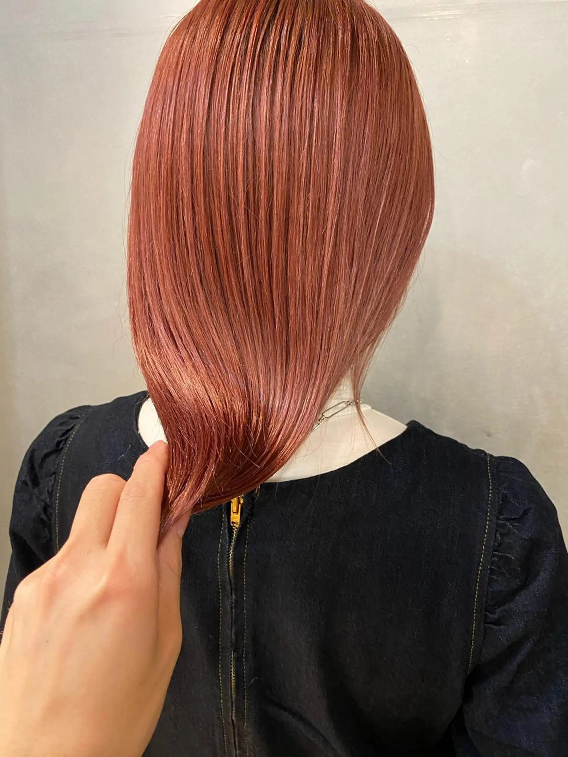 ミディアム カラー ベージュカラー ブリーチ ピンクカラー ピンクベージュ ハイトーン/ ボブ 中村麟のヘアスタイル