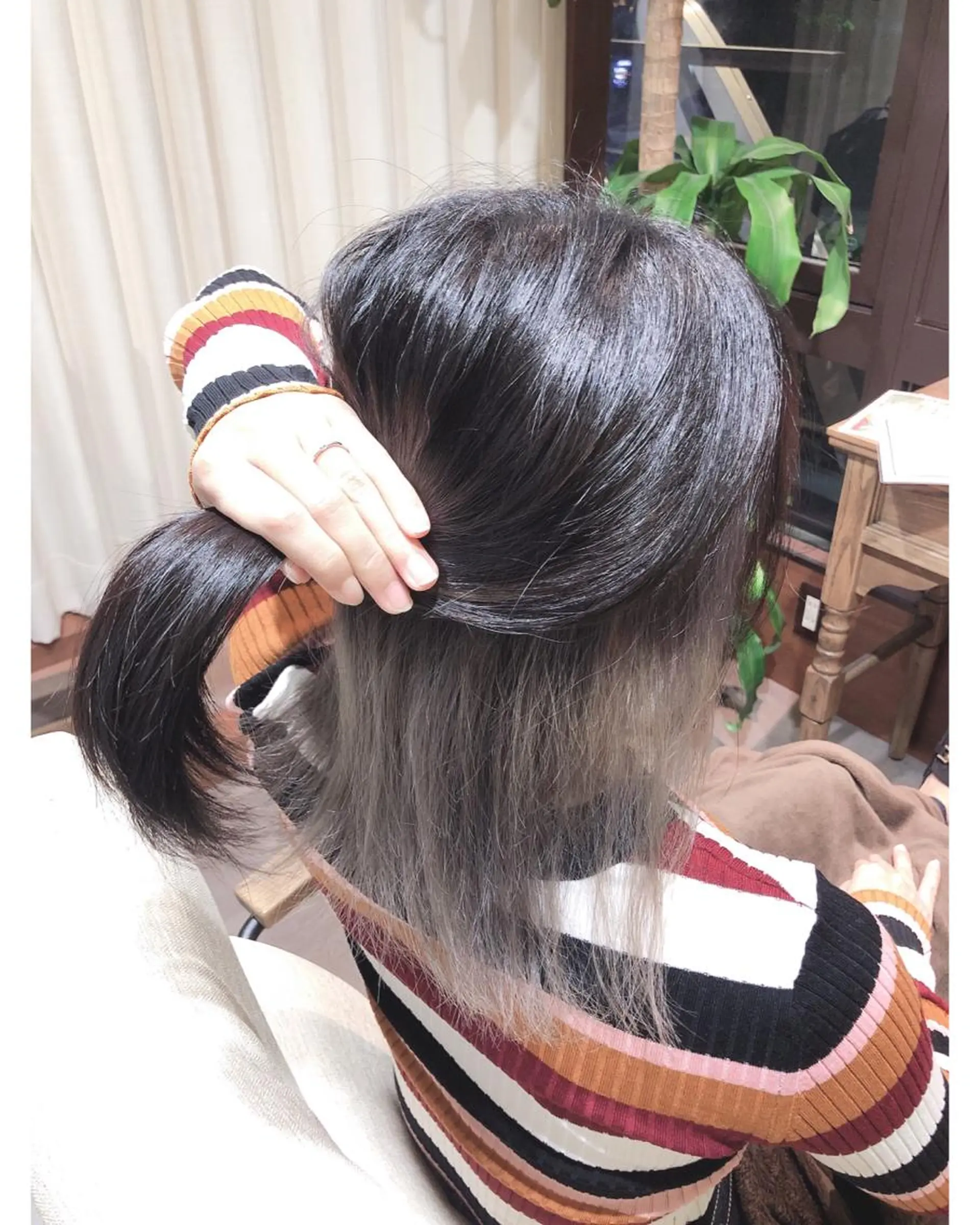 ミディアム カラー インナーカラー ヘアカラー トリートメント 💓シールエクステ ルミエールのヘアスタイル