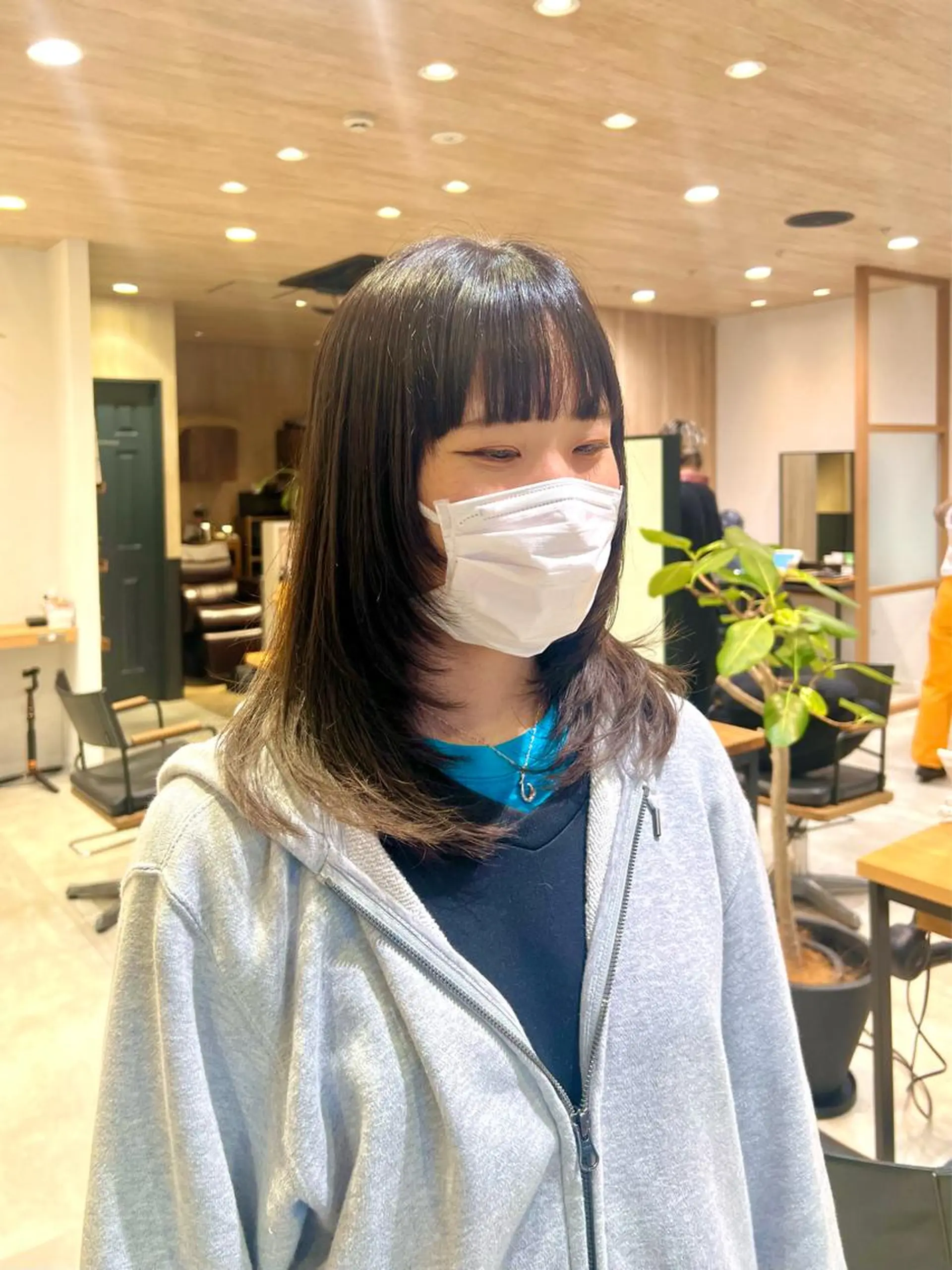 セミロング カラー 顔周りカット Oasisgarden所属・レイヤー/ブリーチ MOMOのヘアスタイル