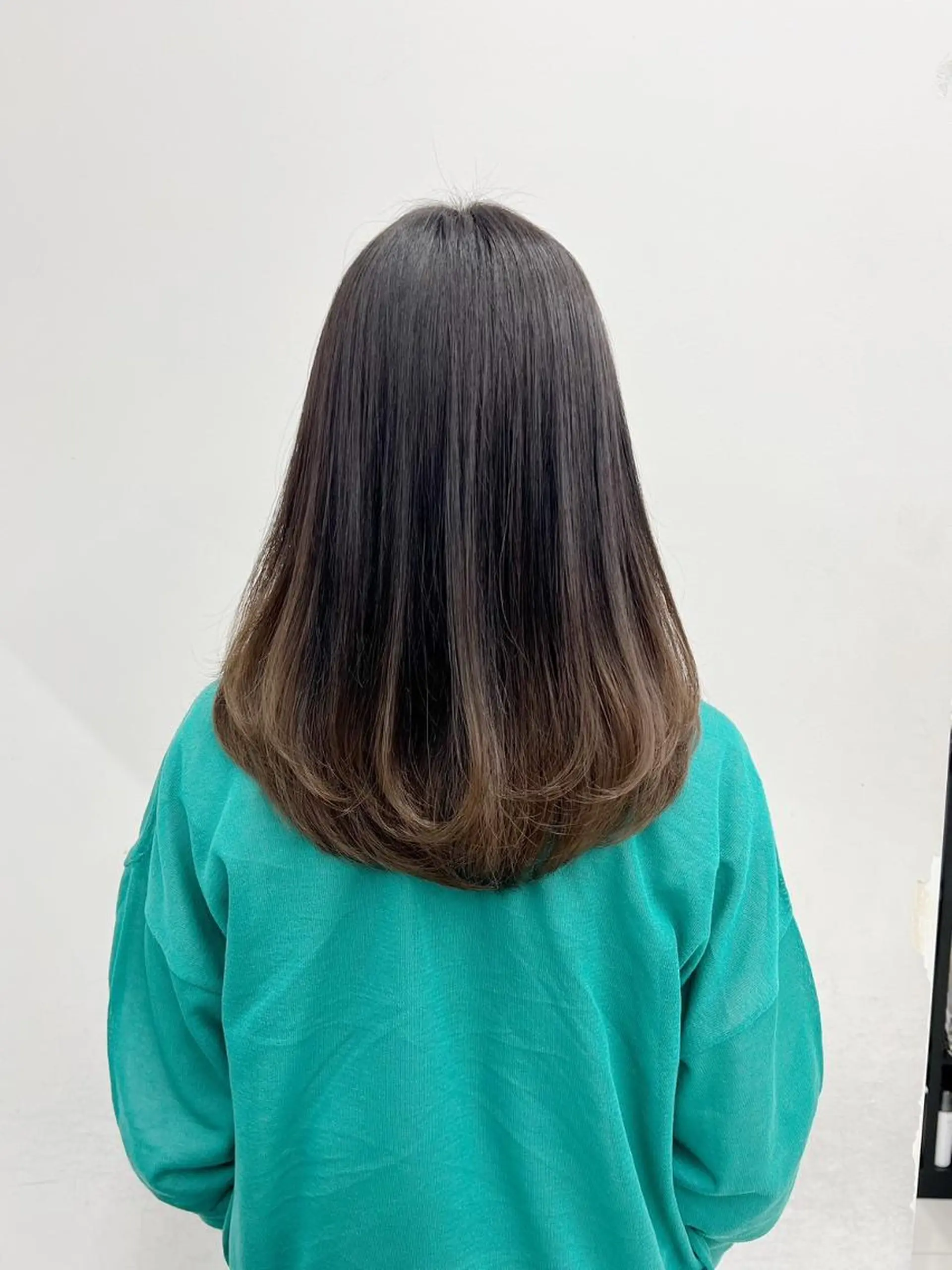 セミロング カラー アディクシーカラー アッシュ ブルーカラー ダークアッシュ グレージュ 【公式】amble luxe池袋東口🩷のヘアスタイル